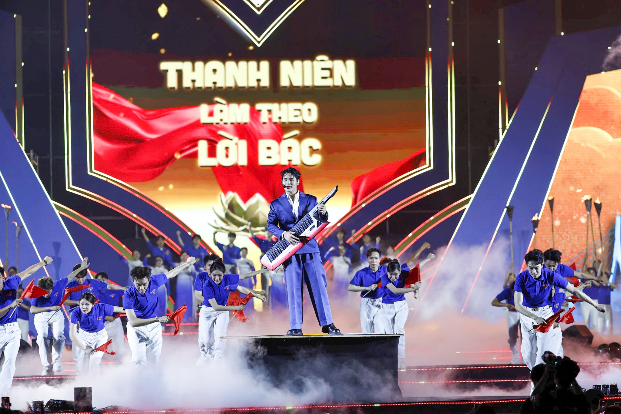 lam-phuc-thanh-nien.jpg