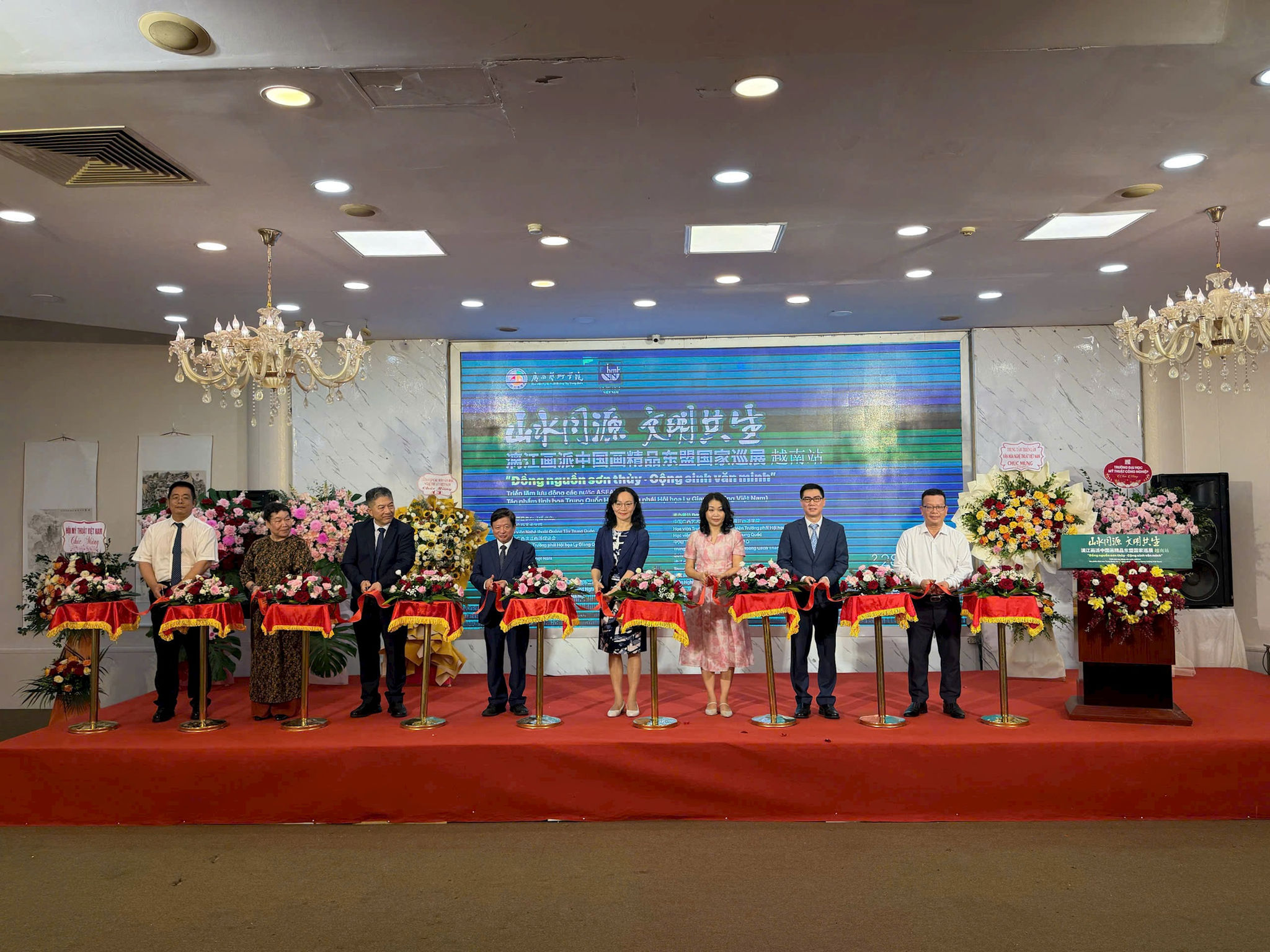 trien-lam-1.jpg