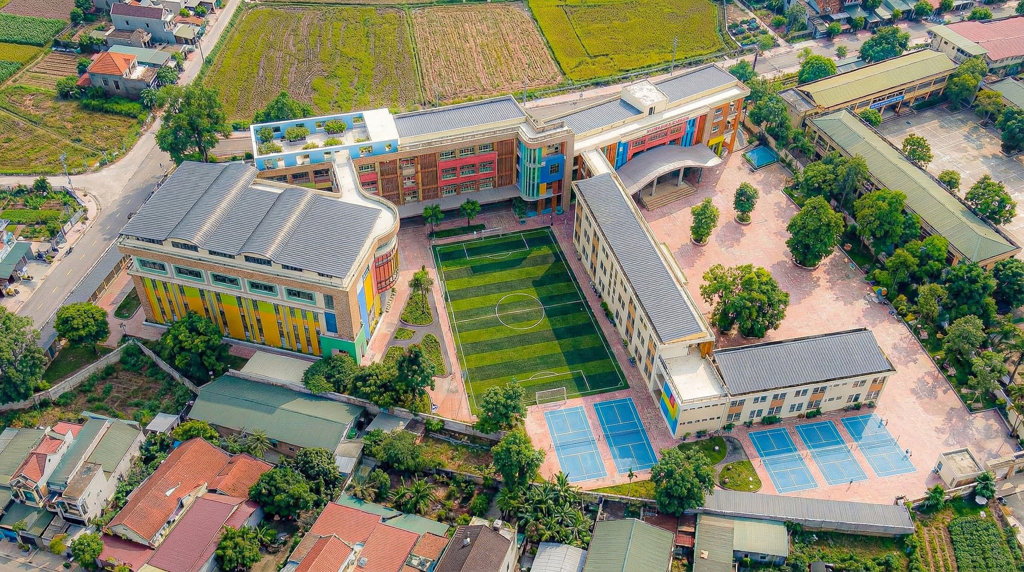 Hàng loạt dự án xây dựng mới, cải tạo trường mầm non và tiểu học đang được triển khai tại nhiều thôn trên địa bàn xã Kiều Phú. 