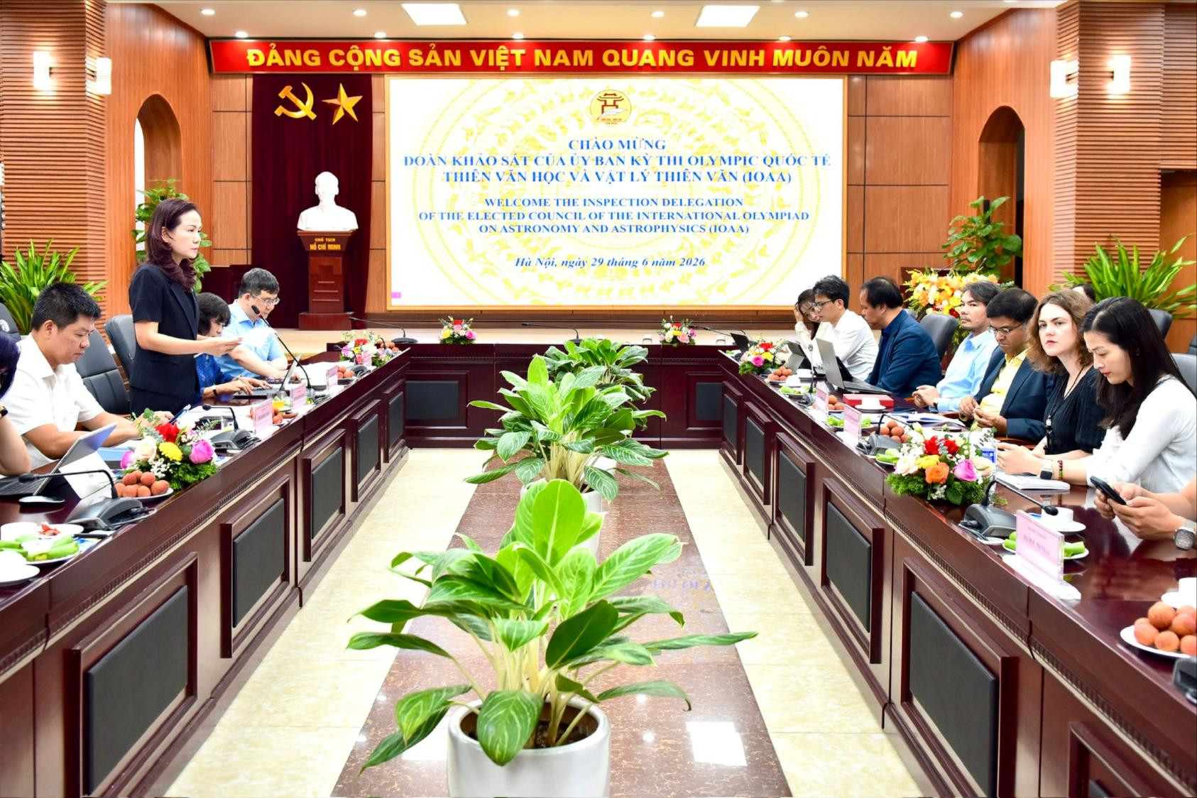 Khảo sát công tác tổ chức kỳ thi Olympic thiên văn và vật lý thiên văn quốc tế tại Hà Nội