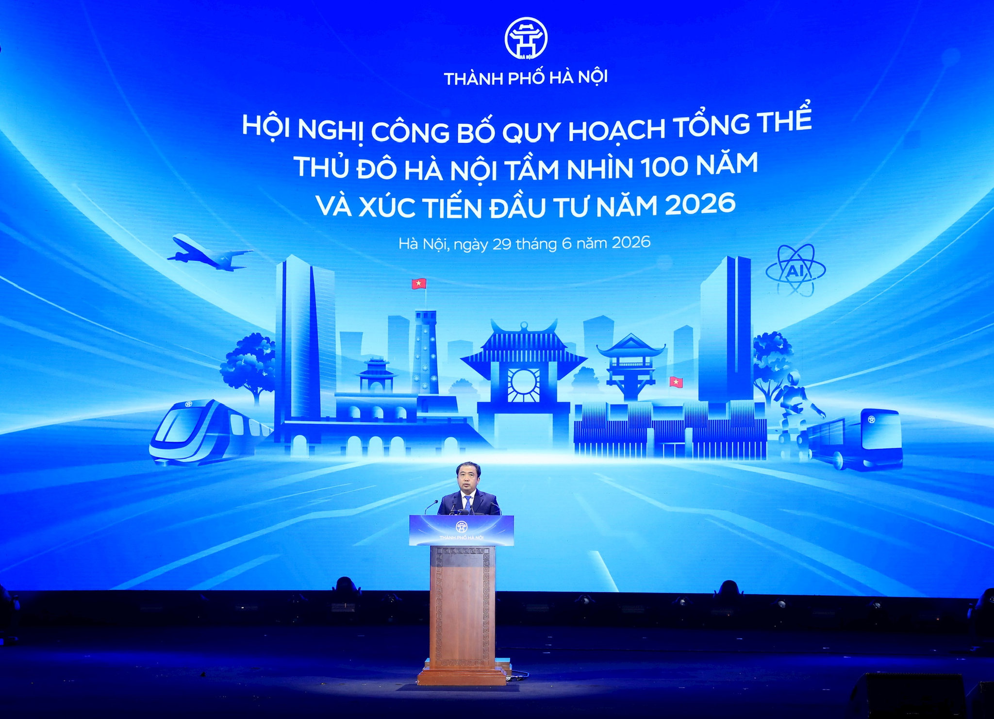 Ủy viên Bộ Chính trị, Bí thư Thành ủy, Trưởng đoàn đại biểu Quốc hội thành phố Trần Đức Thắng phát biểu tại hội nghị. Ảnh: Quang Tha