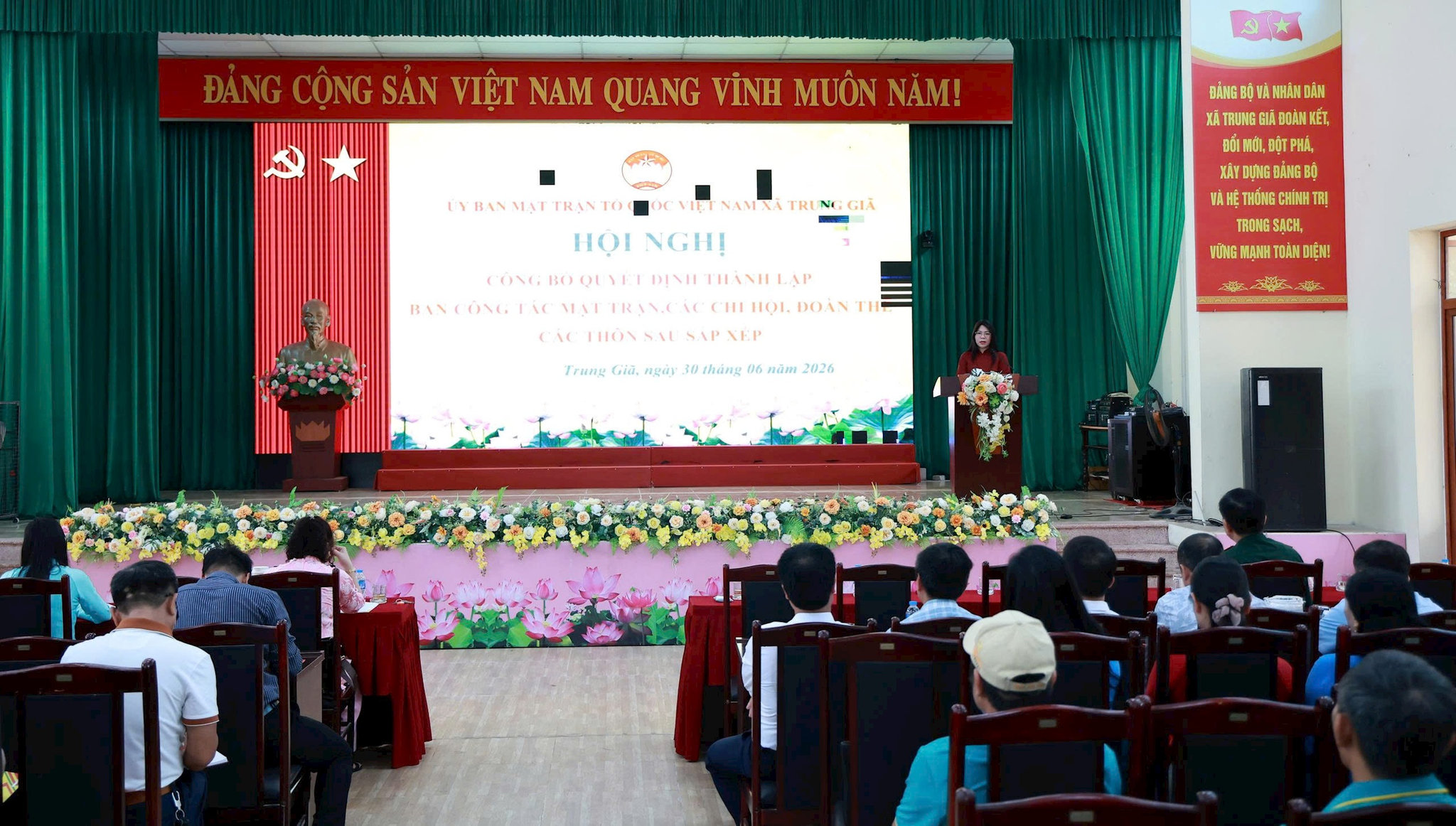 Phó Bí thư Thường trực Đảng ủy xã Trung Giã Nguyễn Thị Kim Tuyến phát biểu tại hô