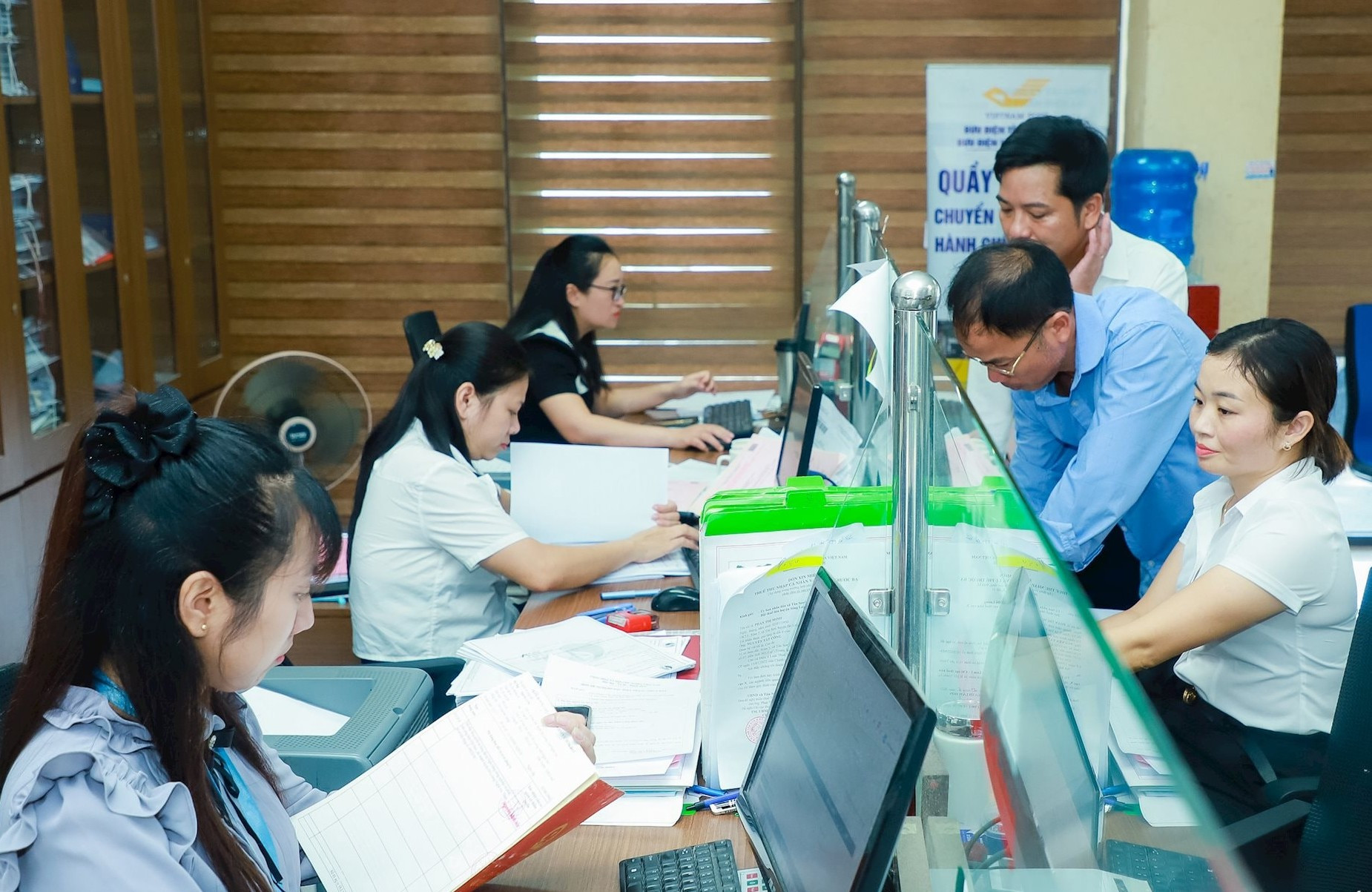 Chấm điểm, đánh giá viên chức hằng tháng hoặc hằng quý- Ảnh 1.