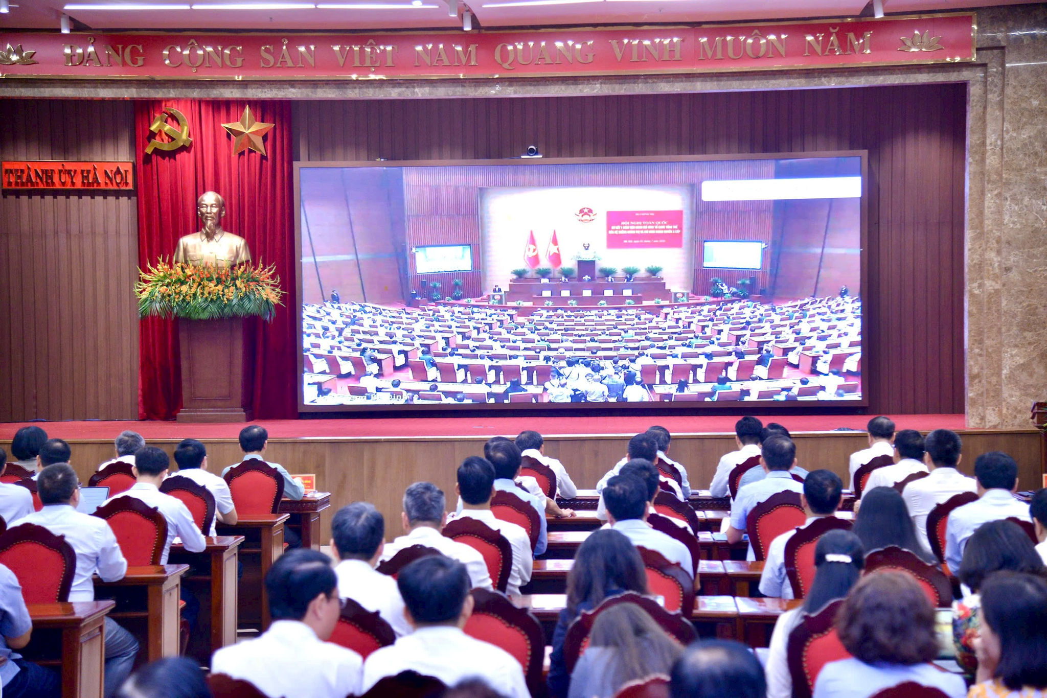 Quang cảnh hội nghị tại điểm cầu Thành uỷ Hà Nội. Ảnh: Viết Thành