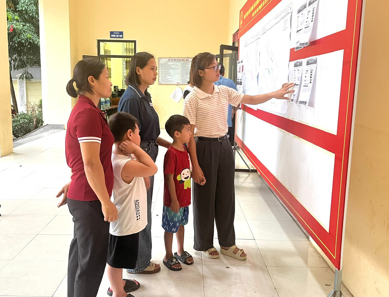 xa-quang-minh-xem-ho-so-1.jpg