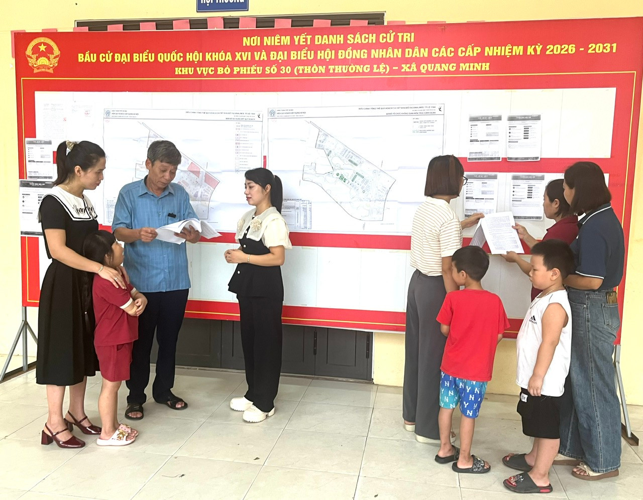 xa-quang-minh-xem-ho-so-2.jpg