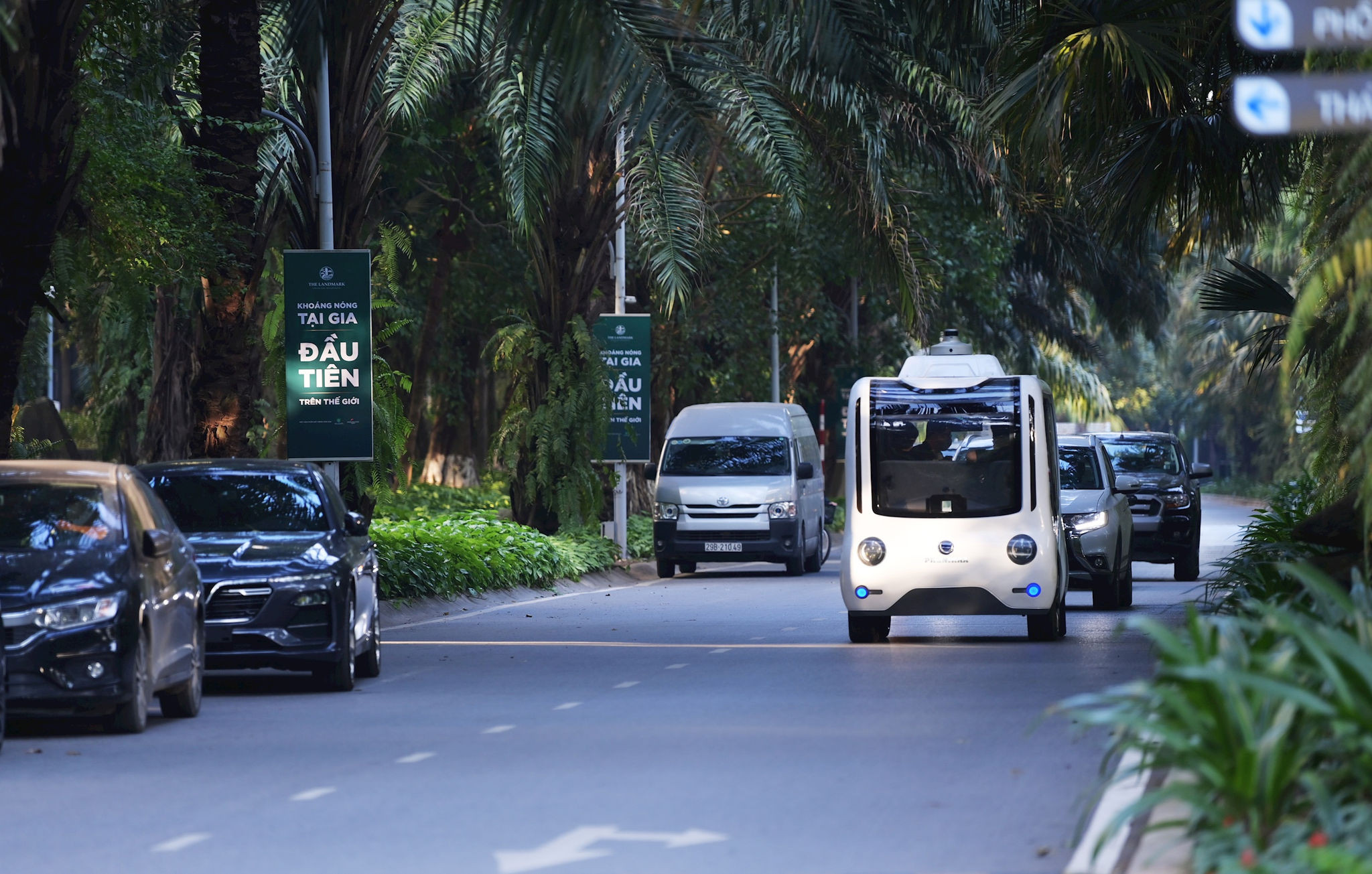 xe-buyt-mini-tu-hanh_poc-at-ecopark.jpg
