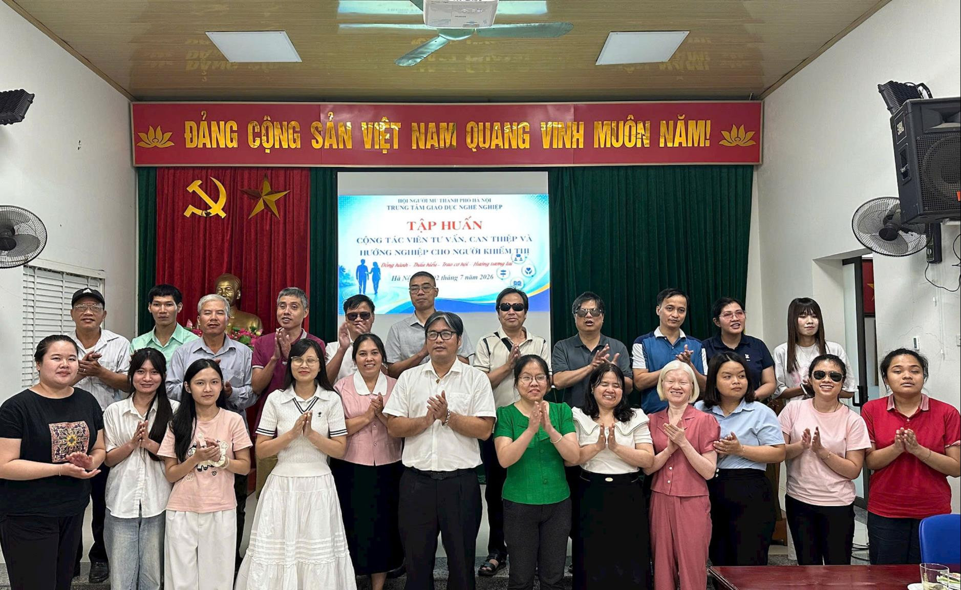 cac-thanh-vien-lop-hoc.jpg