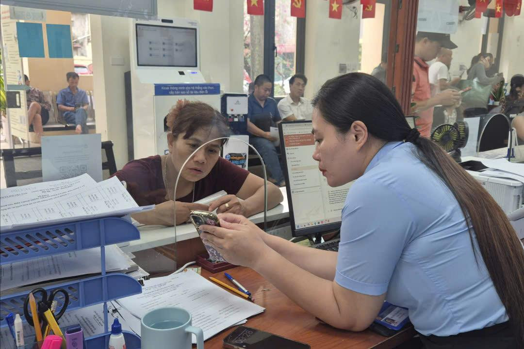 Gần dân hơn từ những đổi mới trong phục vụ hành chính