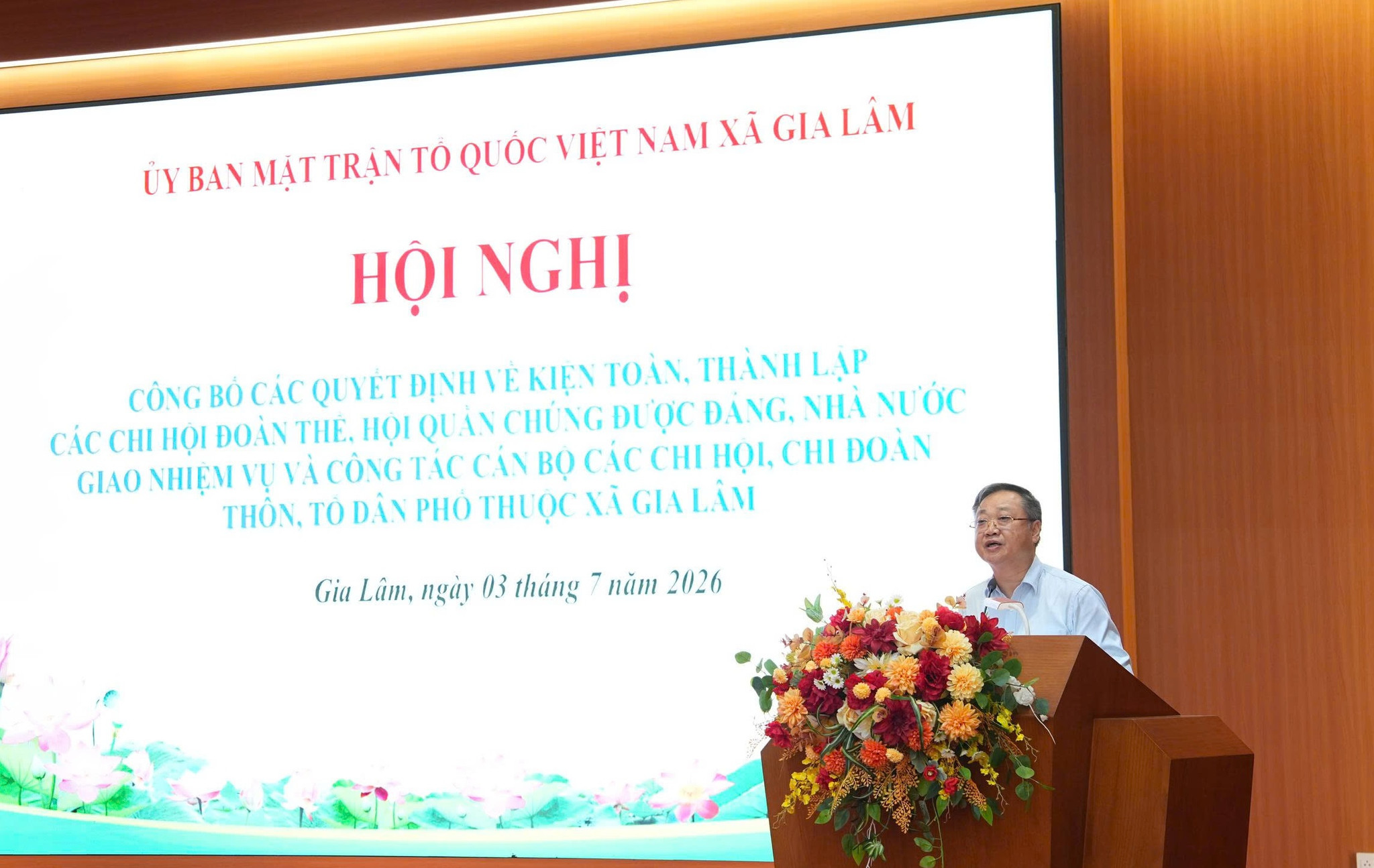 Đồng chí Lê Ngọc Anh - Thành ủy viên, Bí thư Đảng ủy xã Gia Lâm phát biểu chỉ đạo tại hội nghị.