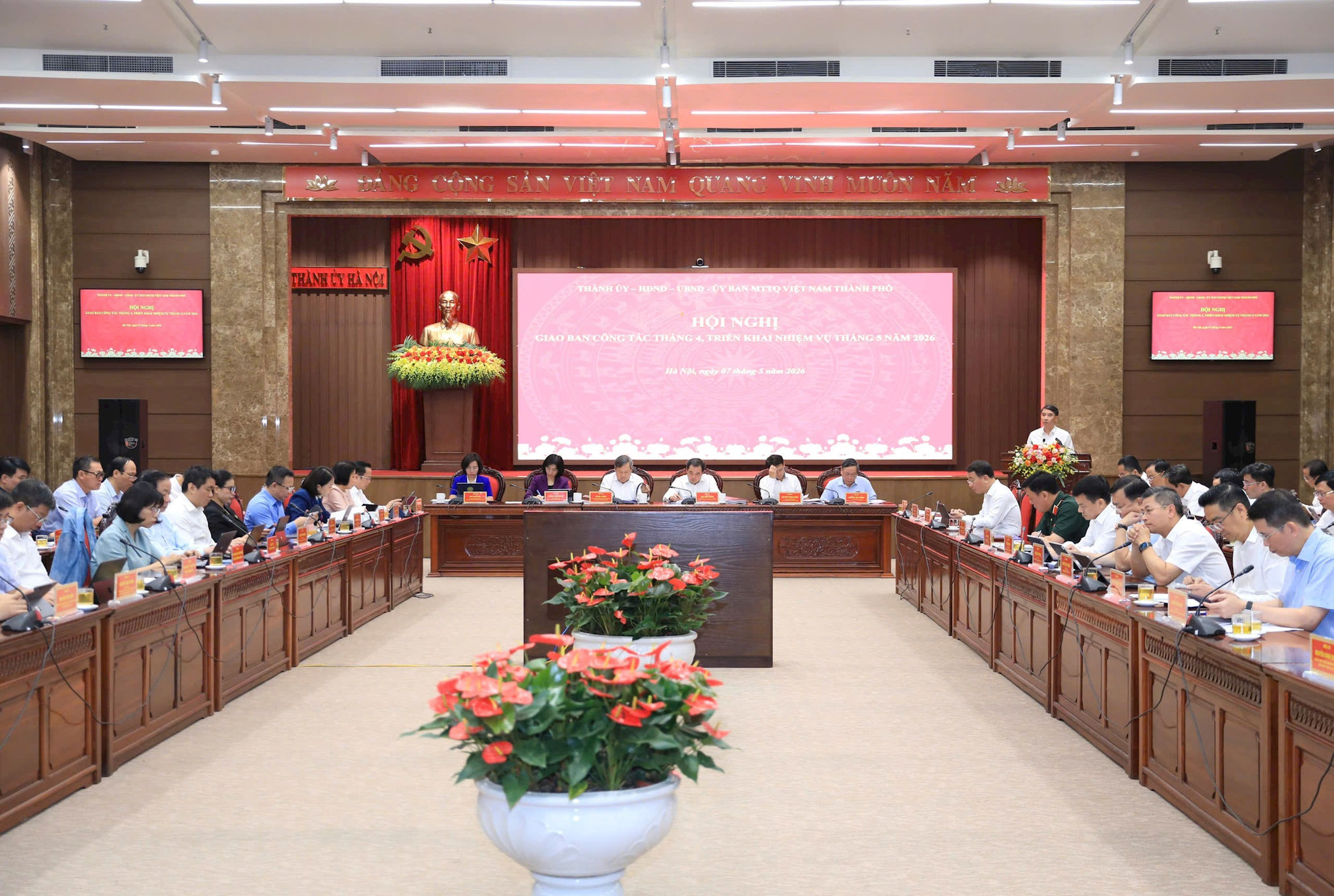 Hà Nội tổ chức sơ kết 6 tháng đầu năm, triển khai nhiệm vụ 6 tháng cuối năm 2026