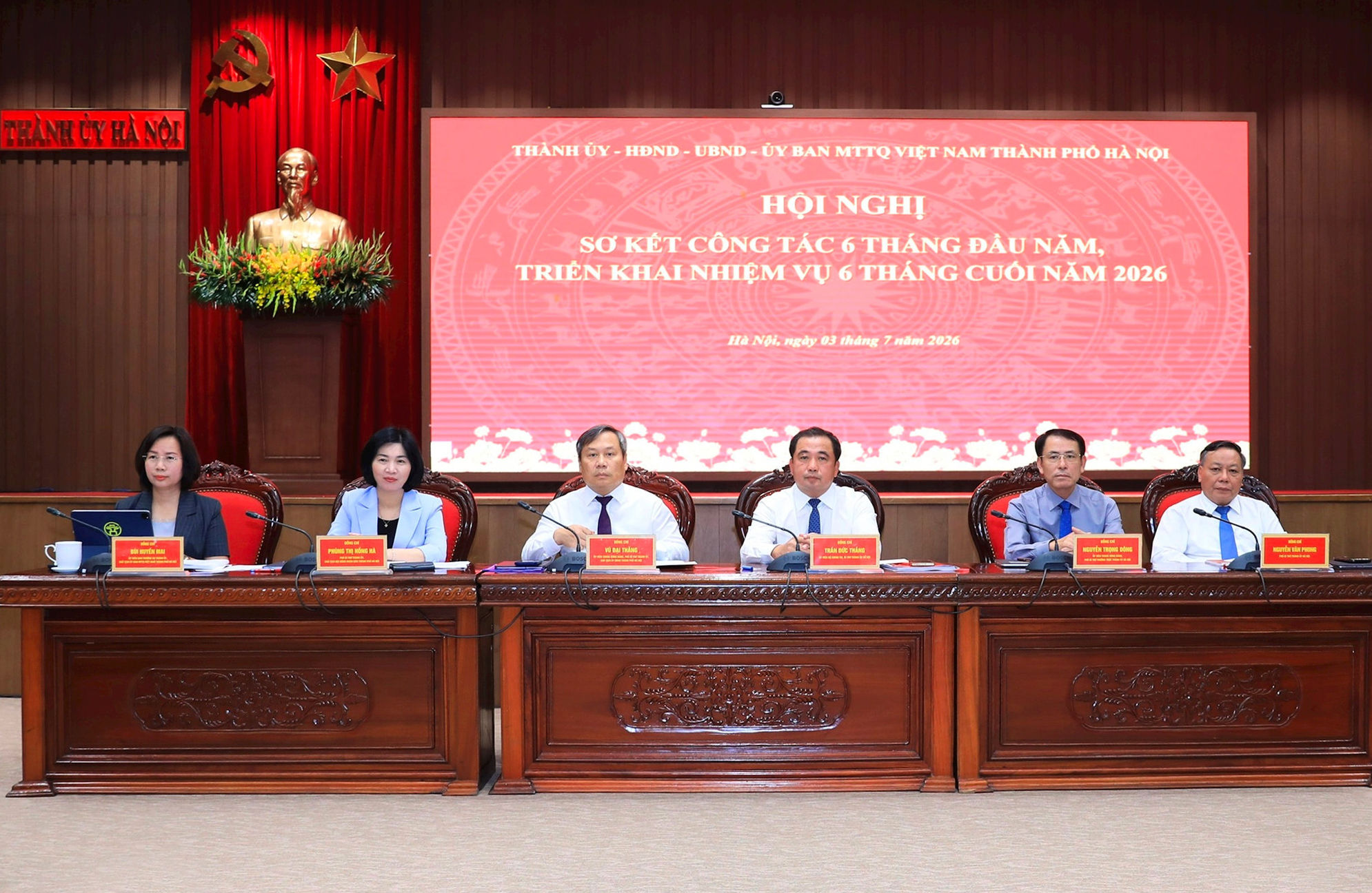bi-thu-thanh-uy-ha-noi-tran-duc-thang-va-cac-dong-chi-lanh-dao-thanh-pho-ha-noi-chu-tri-hoi-nghi-so-ket-cong-tac-6-thang-dau-nam-trien-khai-nhiem-vu-6-thang-cuoi-nam-2026.-anh-quang-thai.jpg