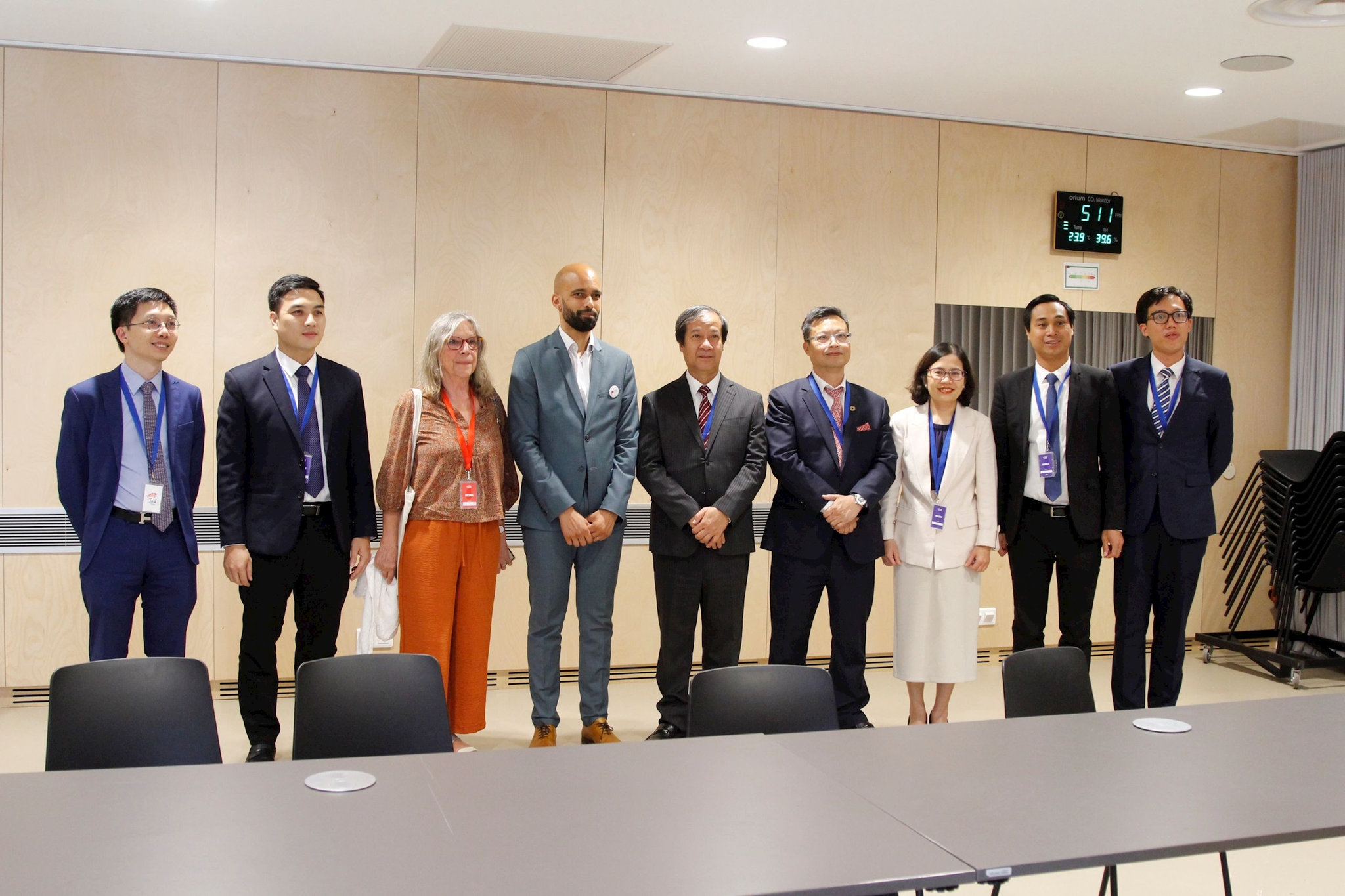 gap-va-lam-viec-voi-ong-guillaume-rouband-quashie-giam-doc-vien-nghien-cuu-gabriel-peri.jpg