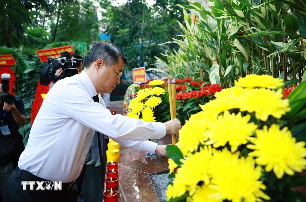 b7951138a5969a5c-_ttxvn-thu-tuong-du-le-trien-khai-tim-kiem-quy-tap-hai-cot-liet-si-tai-cong-vien-le-thi-rieng-8.jpg