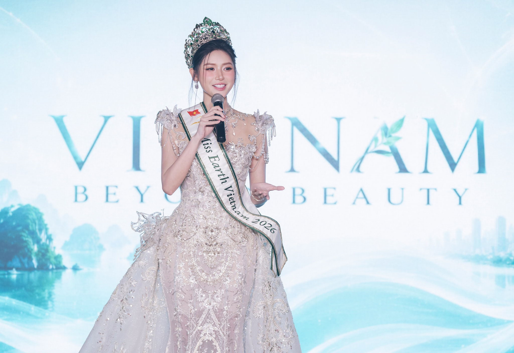 missearth.jpg