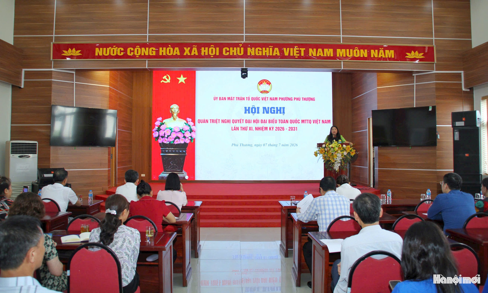 Cán bộ Mặt trận phường Phú Thượng q uán triệt Nghị quyết Đại hội MTTQ lần thứ XI