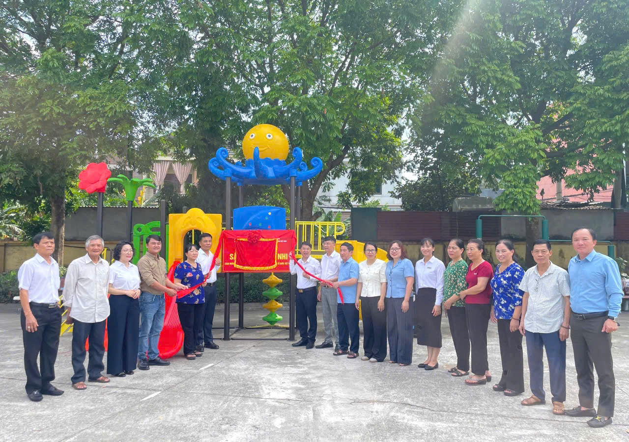 Ủy ban MTTQ Việt Nam phường và đại diện tổ dân phố khánh thành 