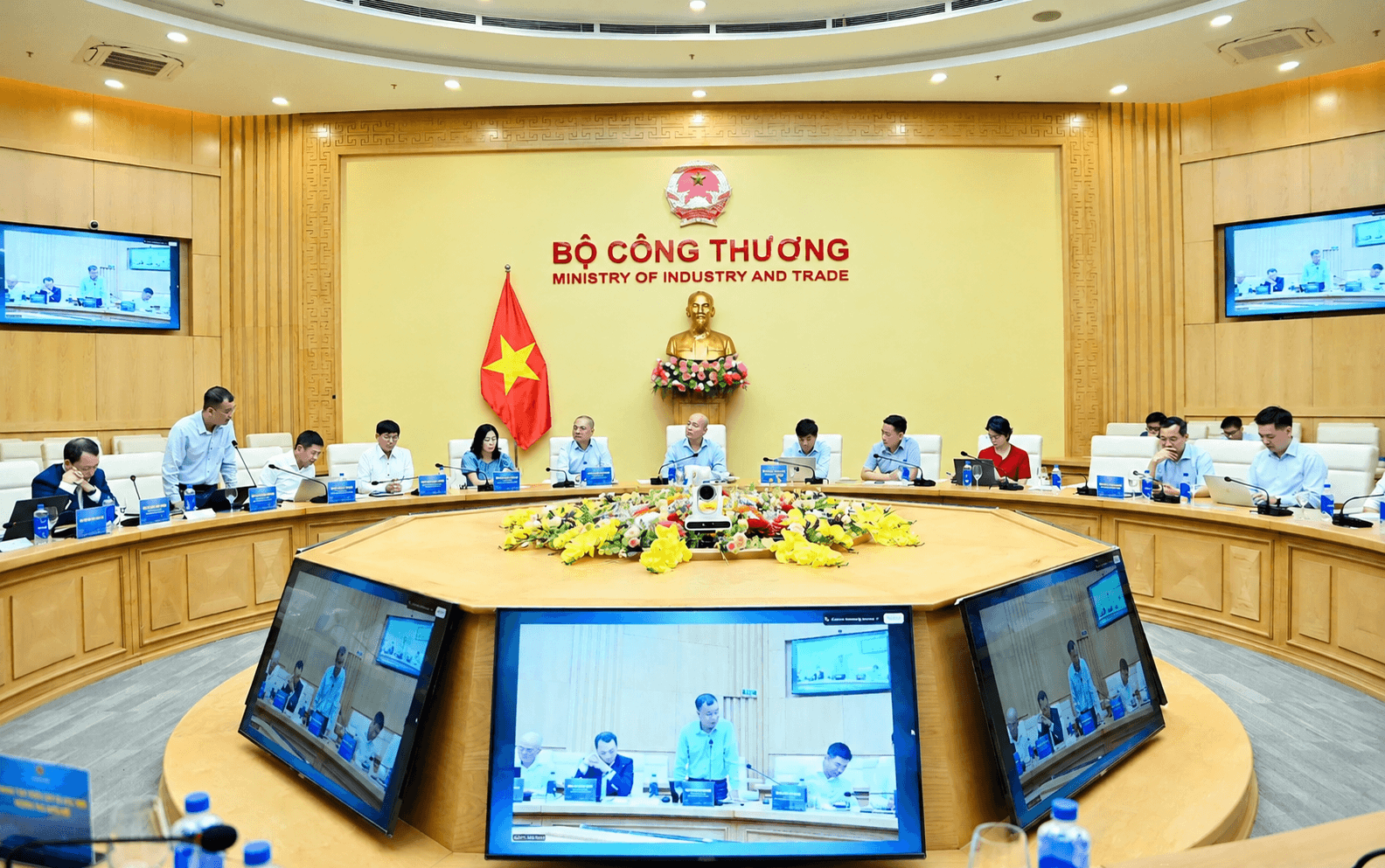 toan-canh-giao-ban-xuc-tien-thuong-mai.png