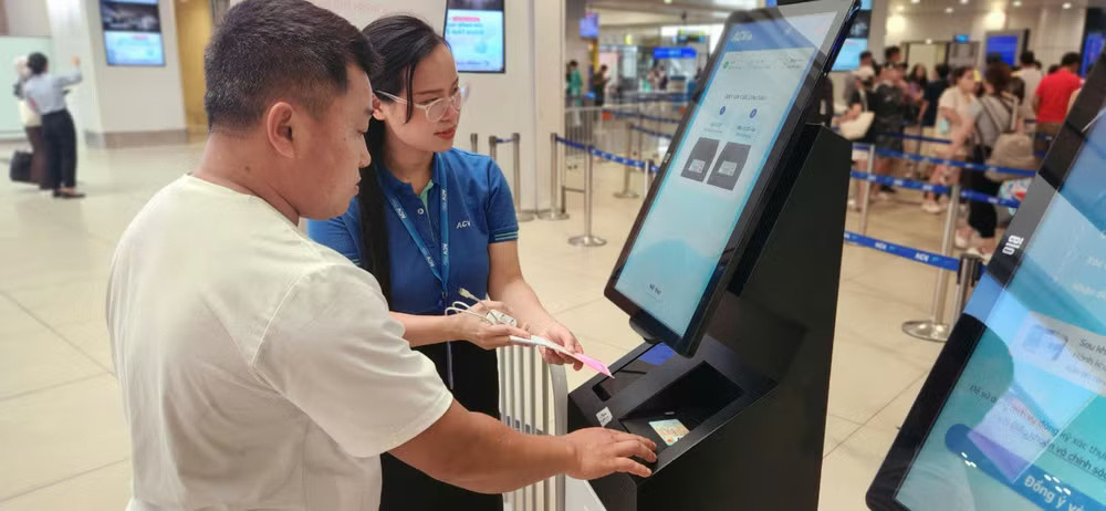 [Podcast] Tin tức ngày 8-7: Sân bay Nội Bài triển khai kiosk sinh trắc học, check-in trong 10 giây
