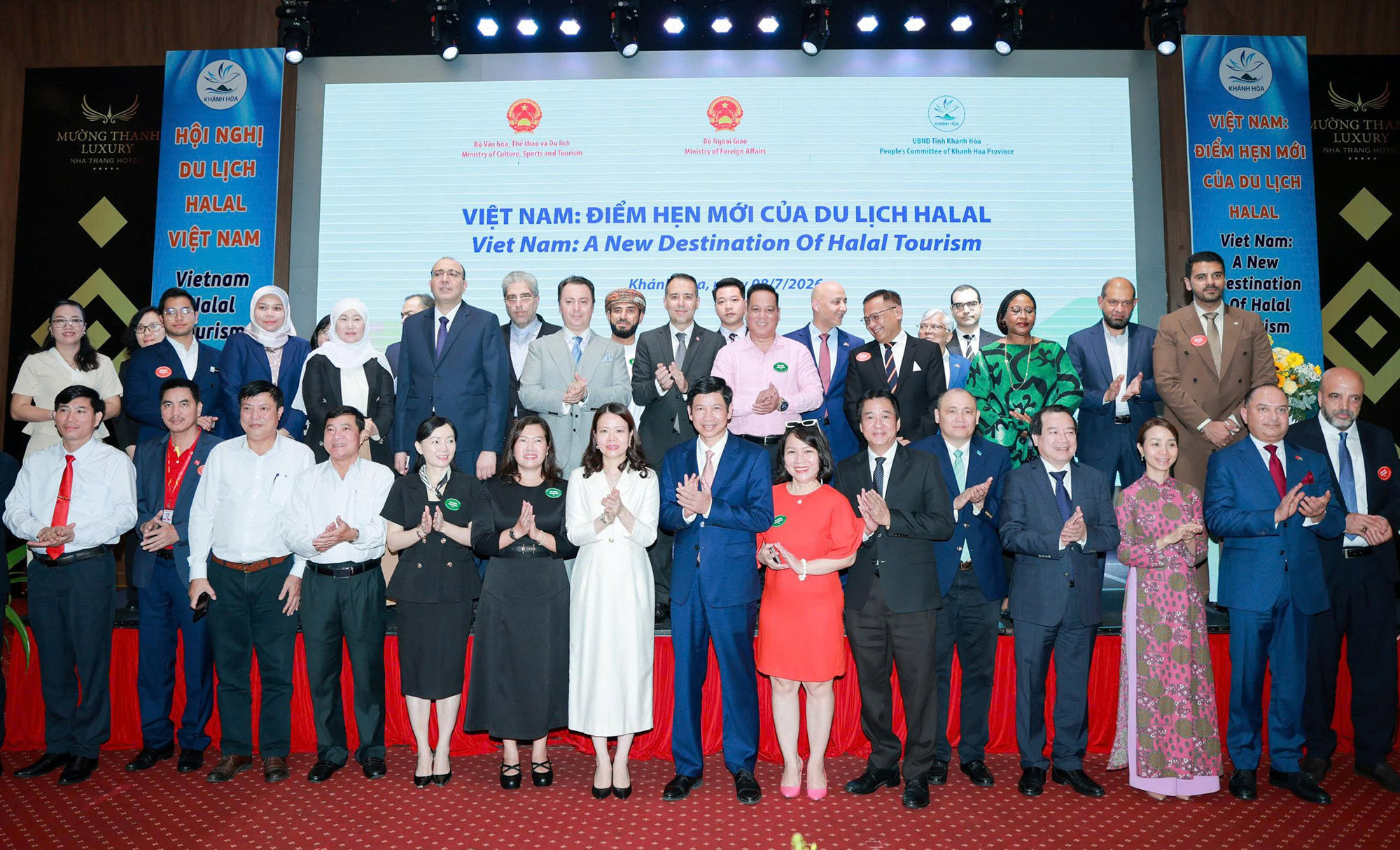 cac-dai-bieu-hoi-nghi-chup-anh-chung-1-.jpg