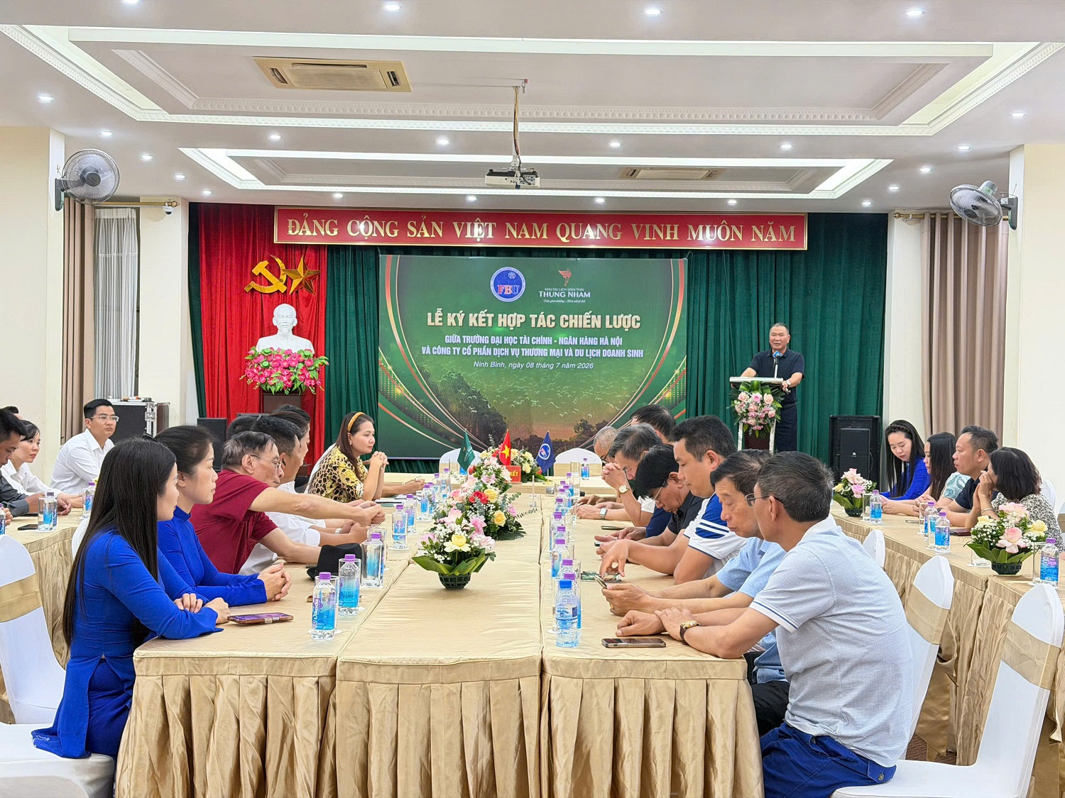 8-7-dai-hoc-tai-chinh-ngan-hang-hn-3.jpg