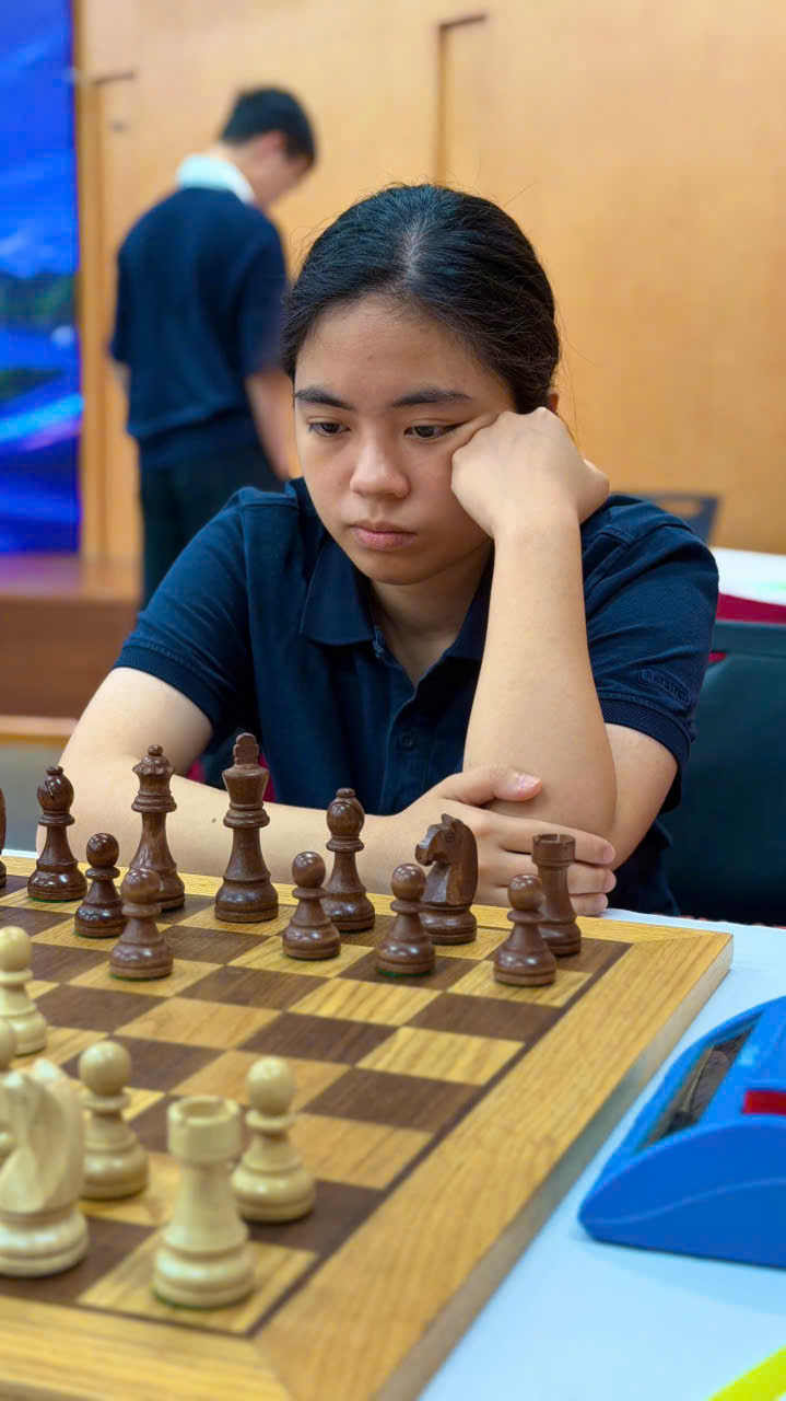 7-nguyen-hong-nhung.jpg
