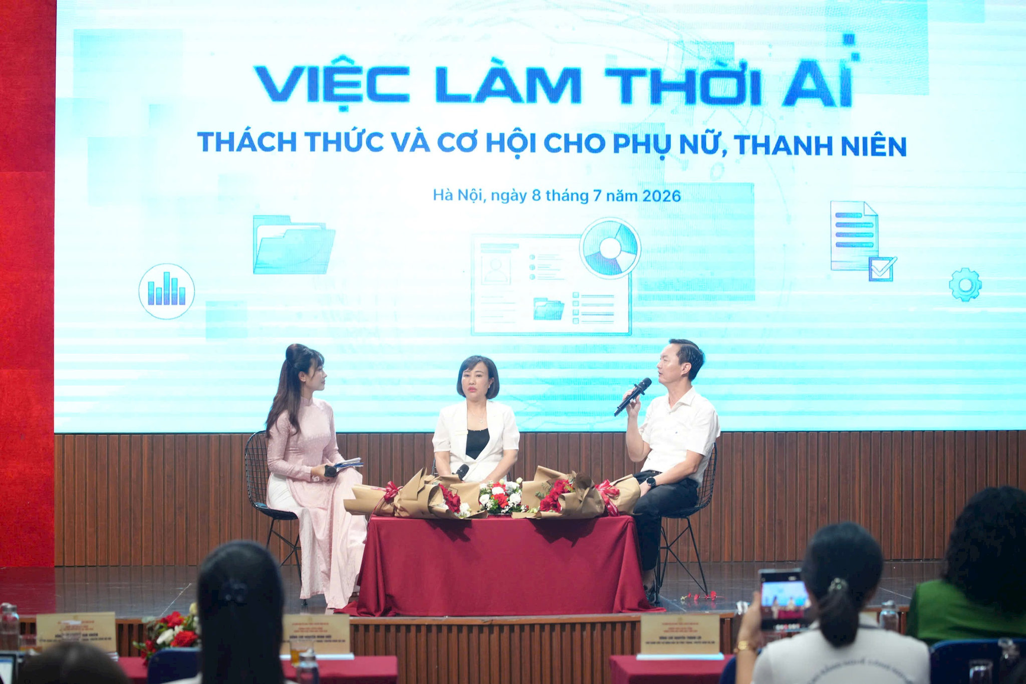 Quang cảnh tọa đàm. Ảnh: Phạm Hùng