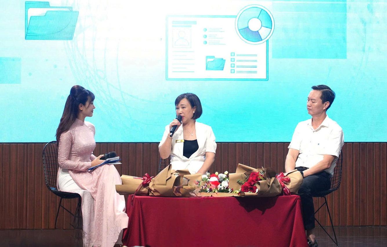 hieu-truong-truong-cao-dang-nghe-cong-nghiep-ha-noi-pham-thi-huong-thao-luan-tai-toa-dam-viec-lam-thoi-ai-thach-thuc-va-co-hoi-cho-phu-nu-thanh-nien-.-anh-pham-hung.jpg