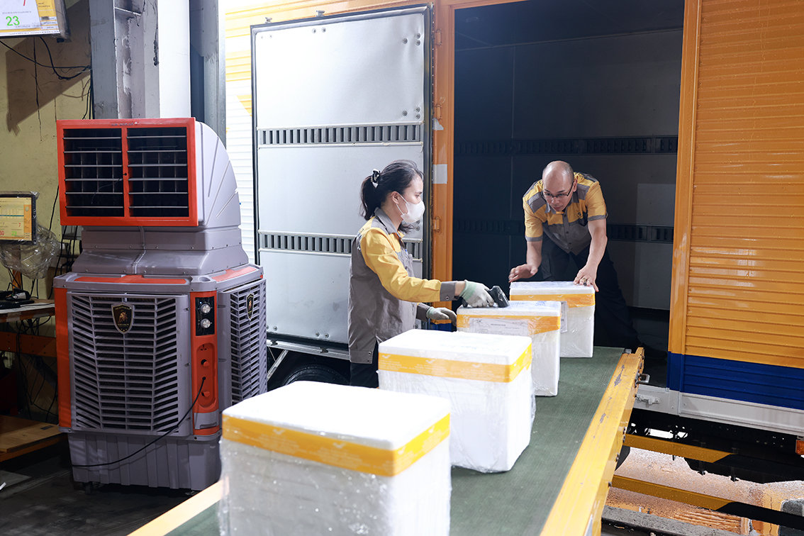 van-chuyen-mau-adn-1.jpg