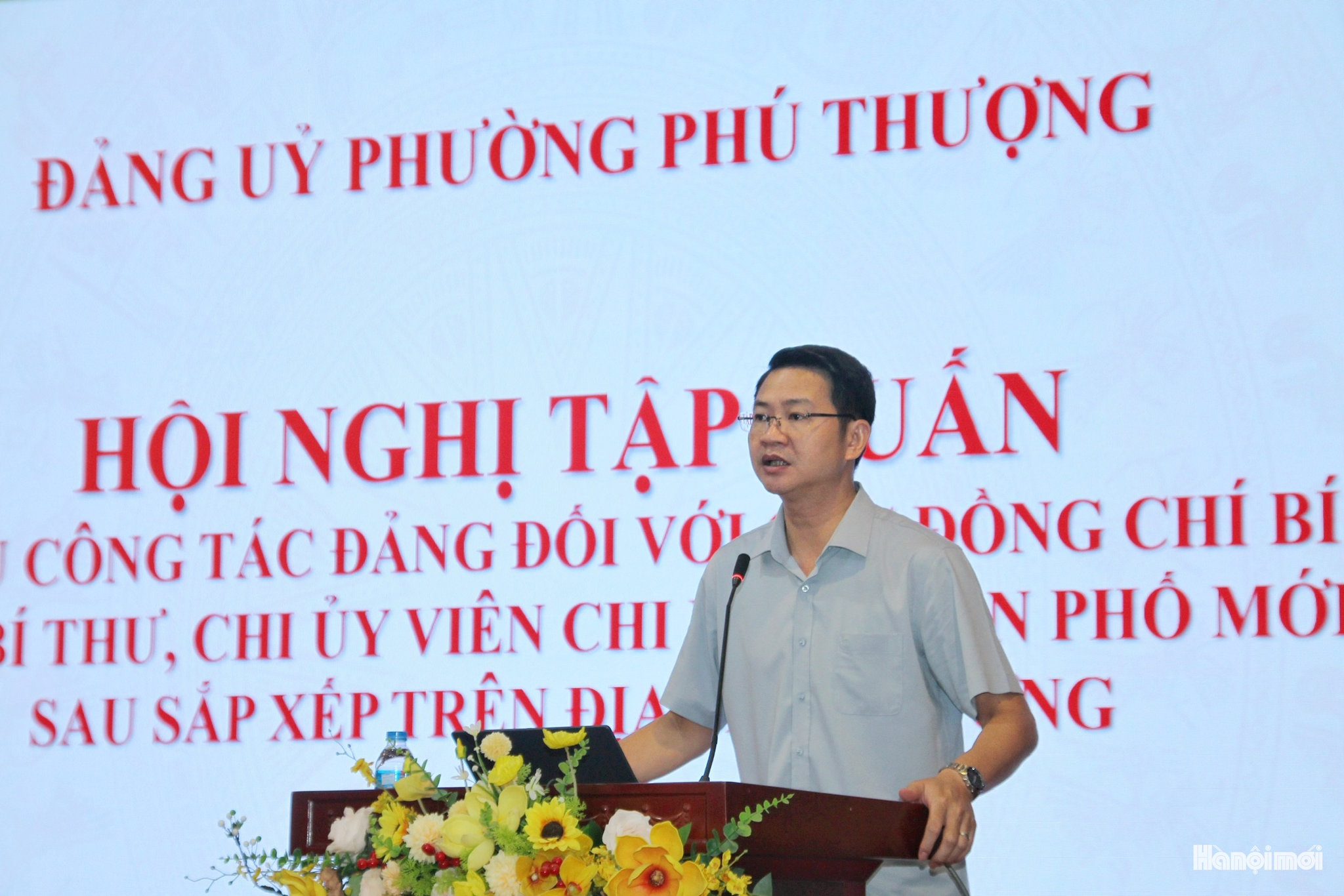 Phó Bí thư Thường trực Đảng ủy phường Phú Thượng Trần Quang Đạo . Ảnh: Hoàng Vũ