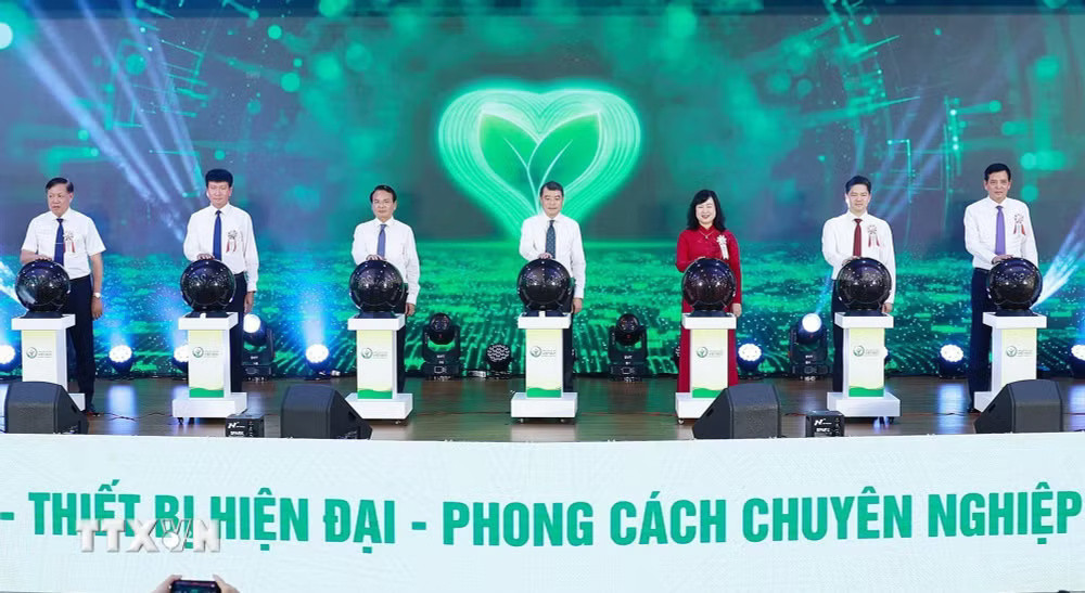 fb0c8972265f49d8f86164867992-_ttxvn-0907-thu-tuong-tham-benh-vien-viet-duc-va-benh-vien-bach-mai-co-so-ninh-binh-10.jpg