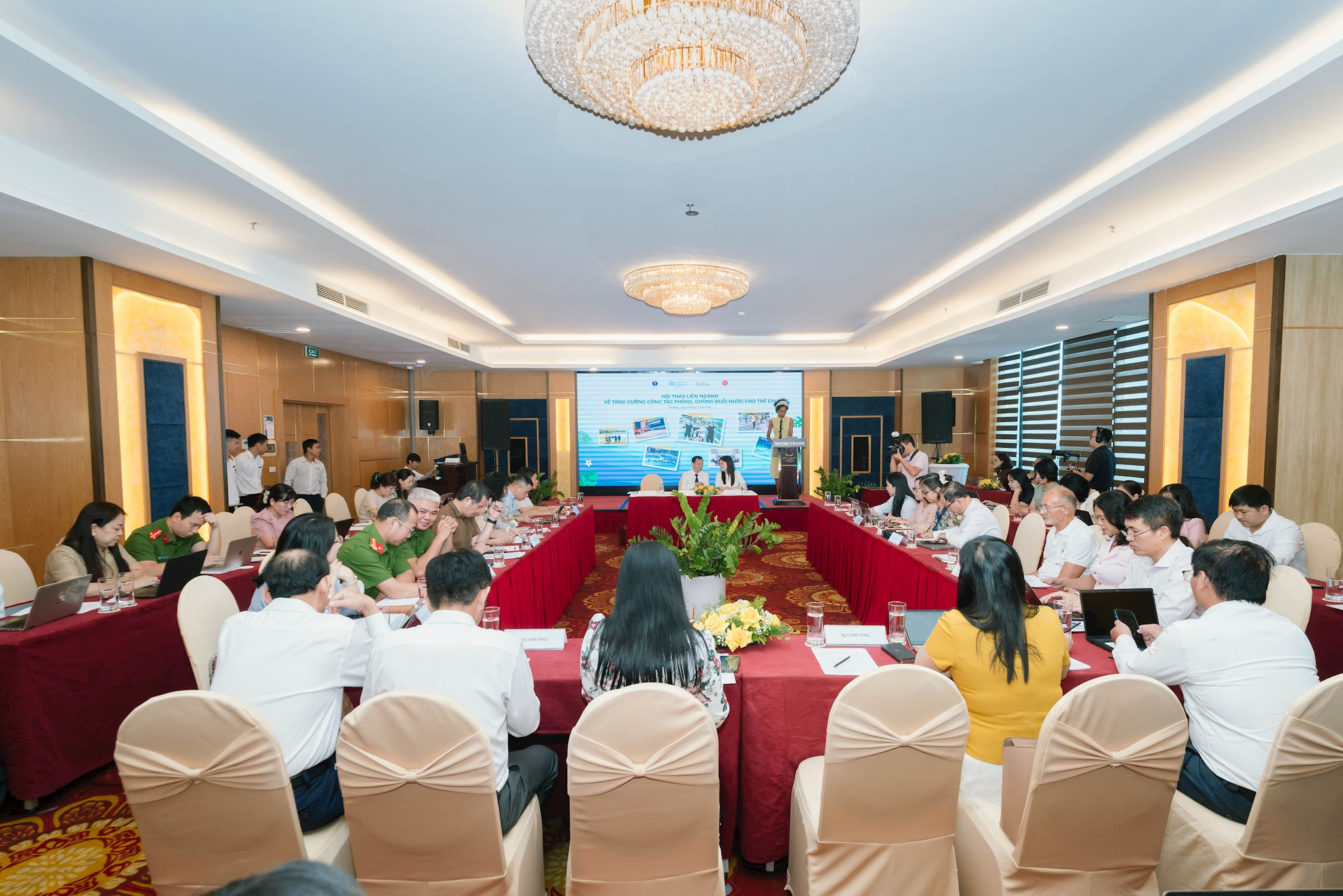 quang-canh-hoi-thao.jpg