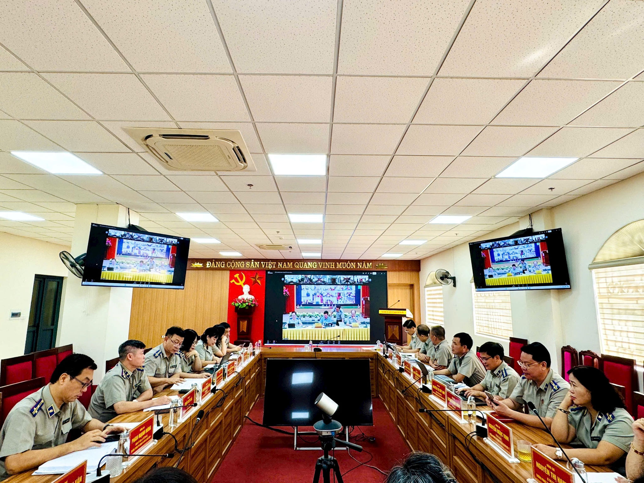 gen-h-z8029410958485_76a5a7b6f048f053ad647cbfa535429e.jpg