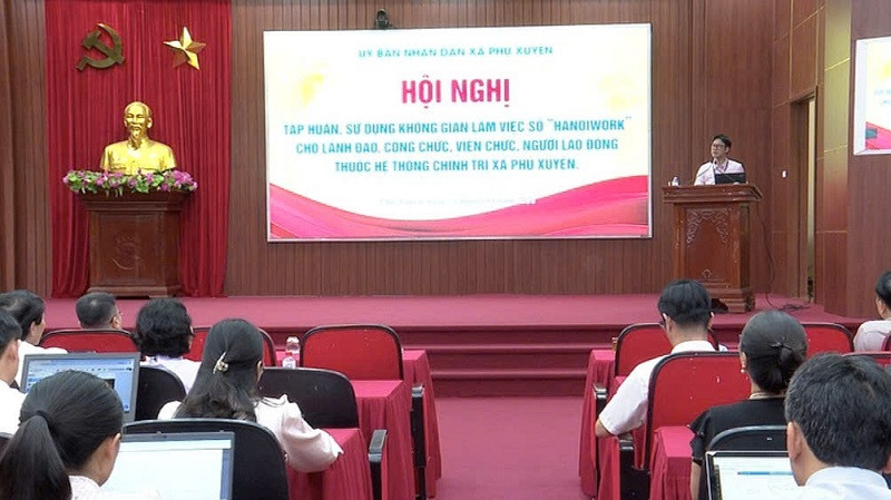Xã Phú Xuyên tổ chức Hội nghị tập huấn sử dụng không gian làm việc số “HANOIWORK”. Ảnh: Thuỳ Dươ