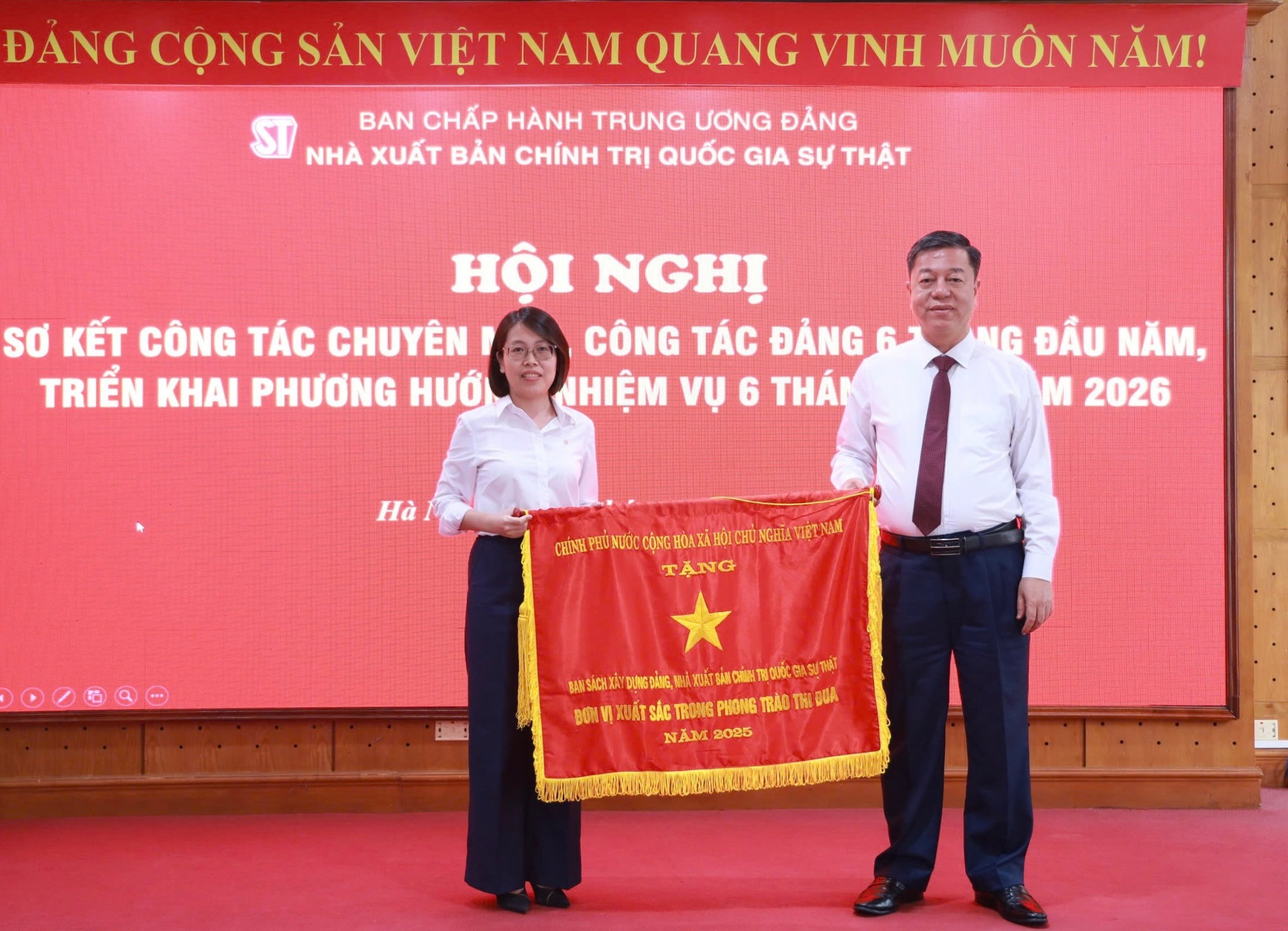 hoi-nghi-xb-co-thi-dua.jpg