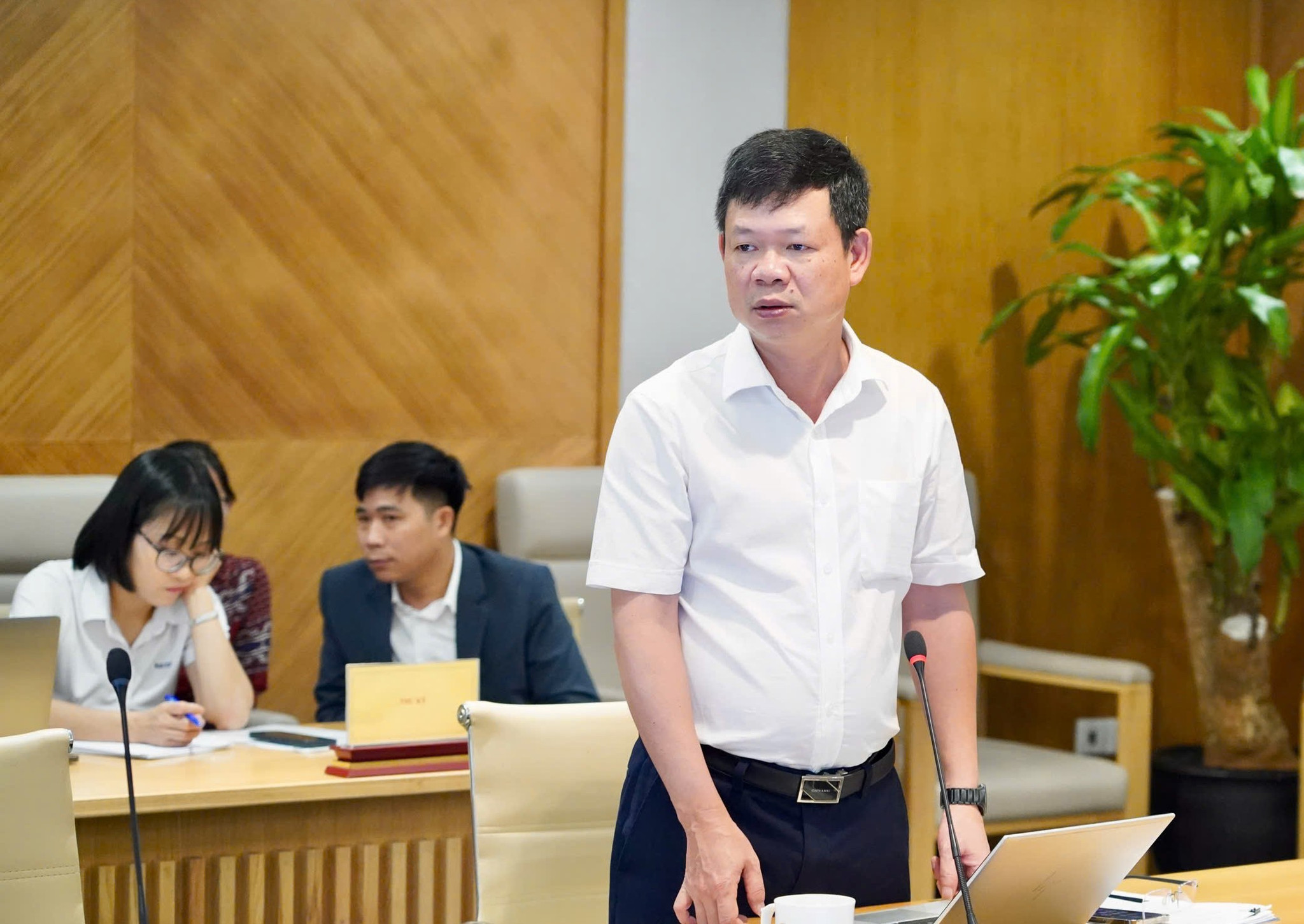 ong-bui-quang-minh-giam-doc-natif_03.jpg