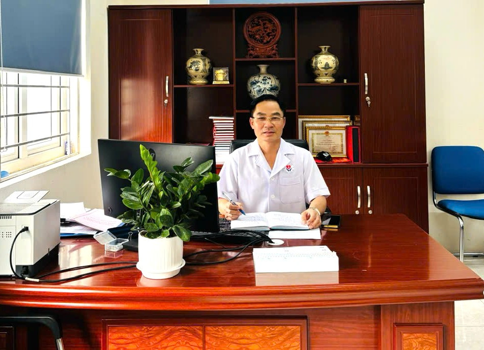 Giám đốc Trạm Y tế phường Thanh Liệt, ông Đỗ Anh Tuấn chia sẻ. Ảnh: Đa