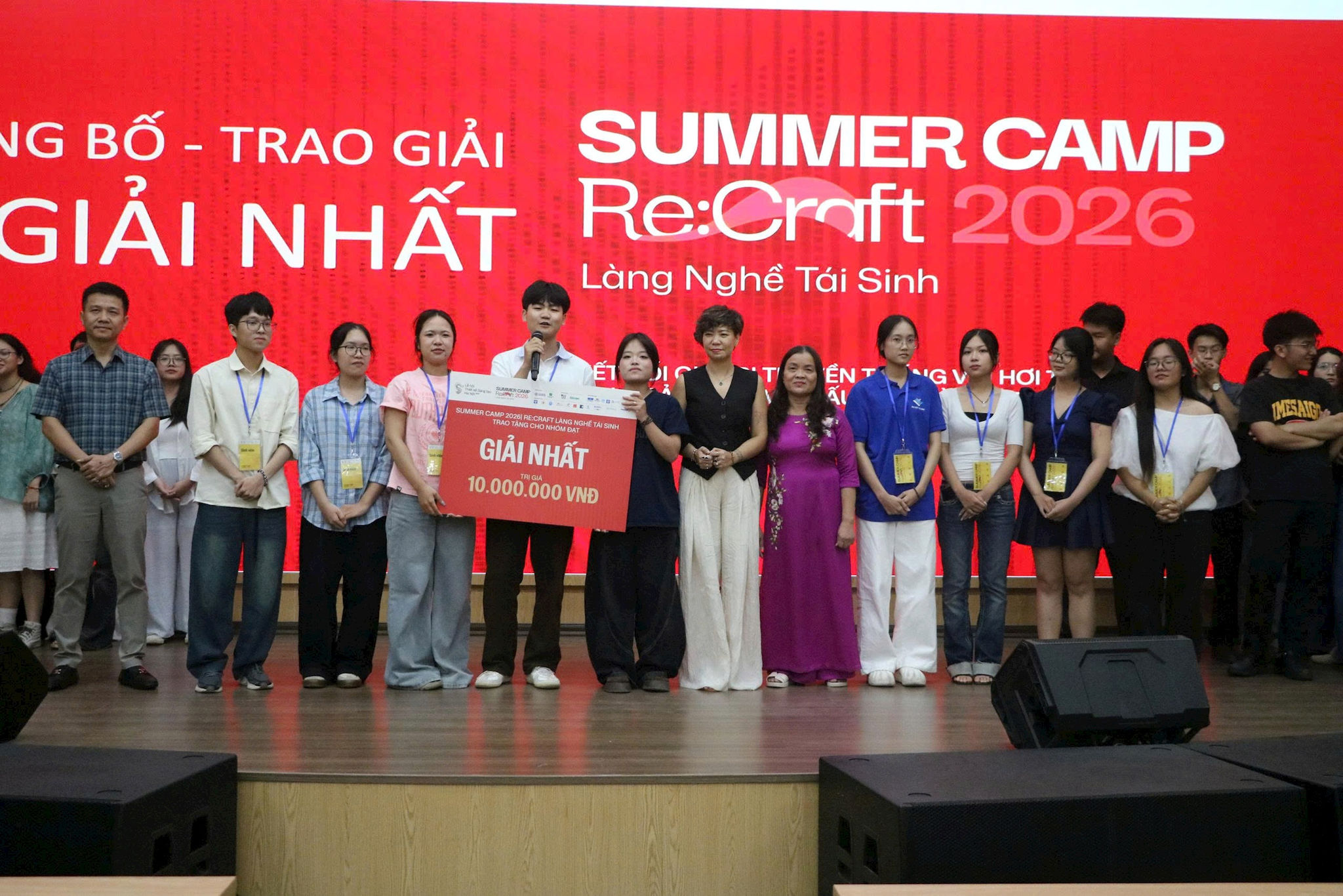 nhat.jpg