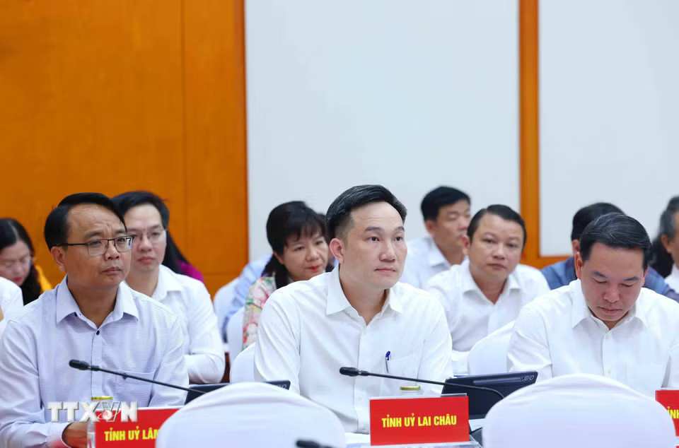 c178f562e95e1b783d0a511c2dc72b02d2e13-_ttxvn-thuong-truc-ban-bi-thu-tran-cam-tu-chu-tri-giao-ban-quy-ii-2026-1407-5.jpg