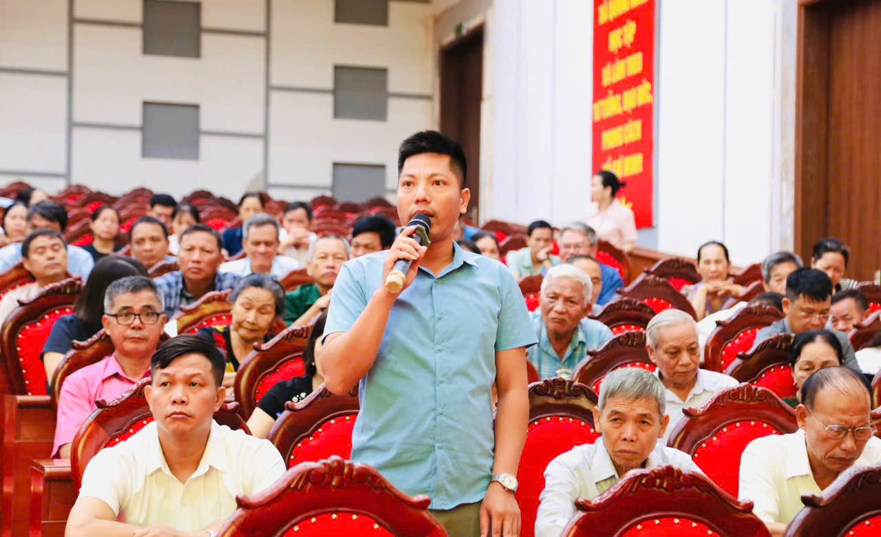 cu-tri-xa-quang-minh-ha-noi-phat-bieu-y-kien-tai-buoi-tiep-xuc-ngay-9-7-2026.-anh-ha-lan(1).jpeg