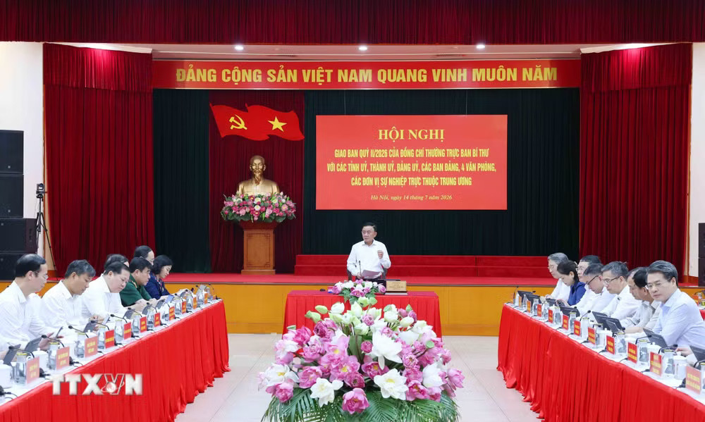 f4762808d2530cdb263fe47a66581874151e-_ttxvn-thuong-truc-ban-bi-thu-tran-cam-tu-chu-tri-giao-ban-quy-ii-2026-1407-2.jpg
