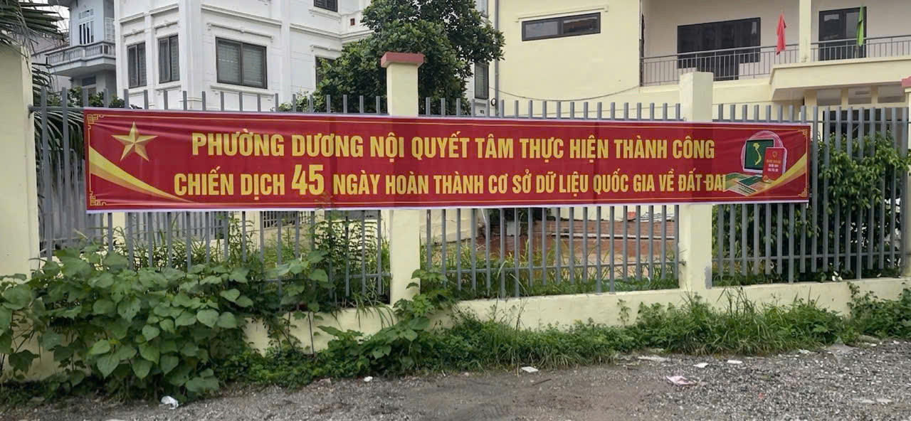 Băng rôn tuyên truyền tại các nhà văn hóa, nhà sinh hoạt cộng đồng. Ảnh Thu O