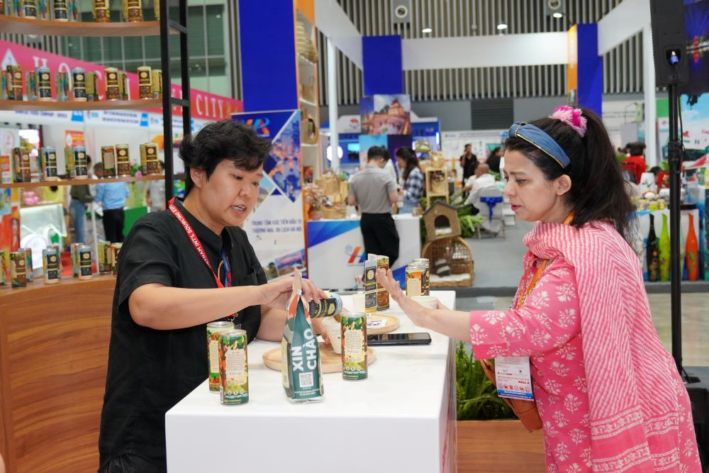 Doanh nghiệp, nhà mua hàng quốc tế tham gia Viet Nam International Sourcing 2025. Ảnh: Bộ Công Thương
