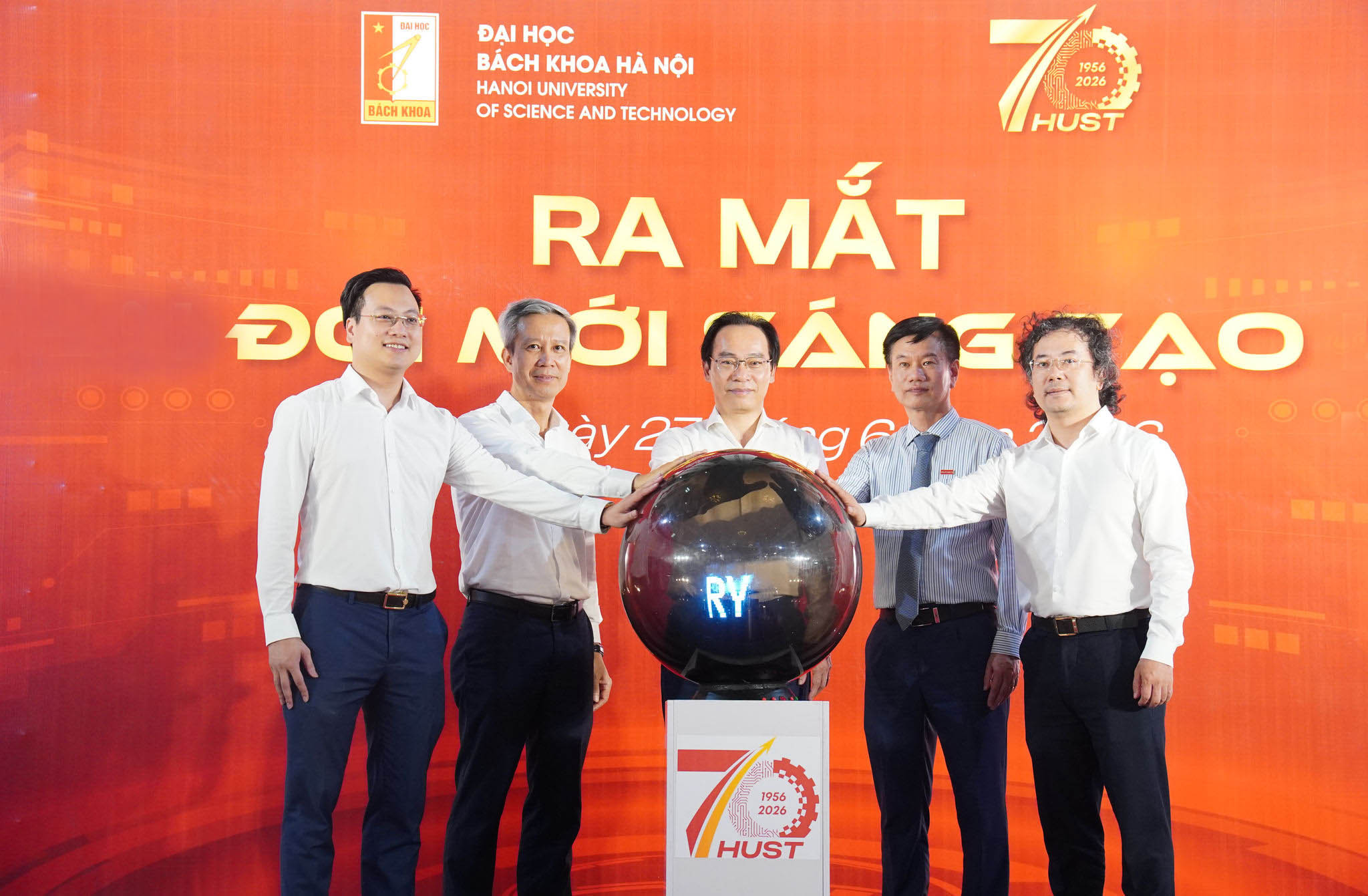 dai-hoc-bach-khoa-ha-noi-ra-mat-khong-gian-doi-moi-sang-tao-lien-nganh-he-sinh-thai-sang-tao-tich-hop-theo-mo-hinh-design-factory-chuan-quoc-te.-anh-hang-thu.jpg
