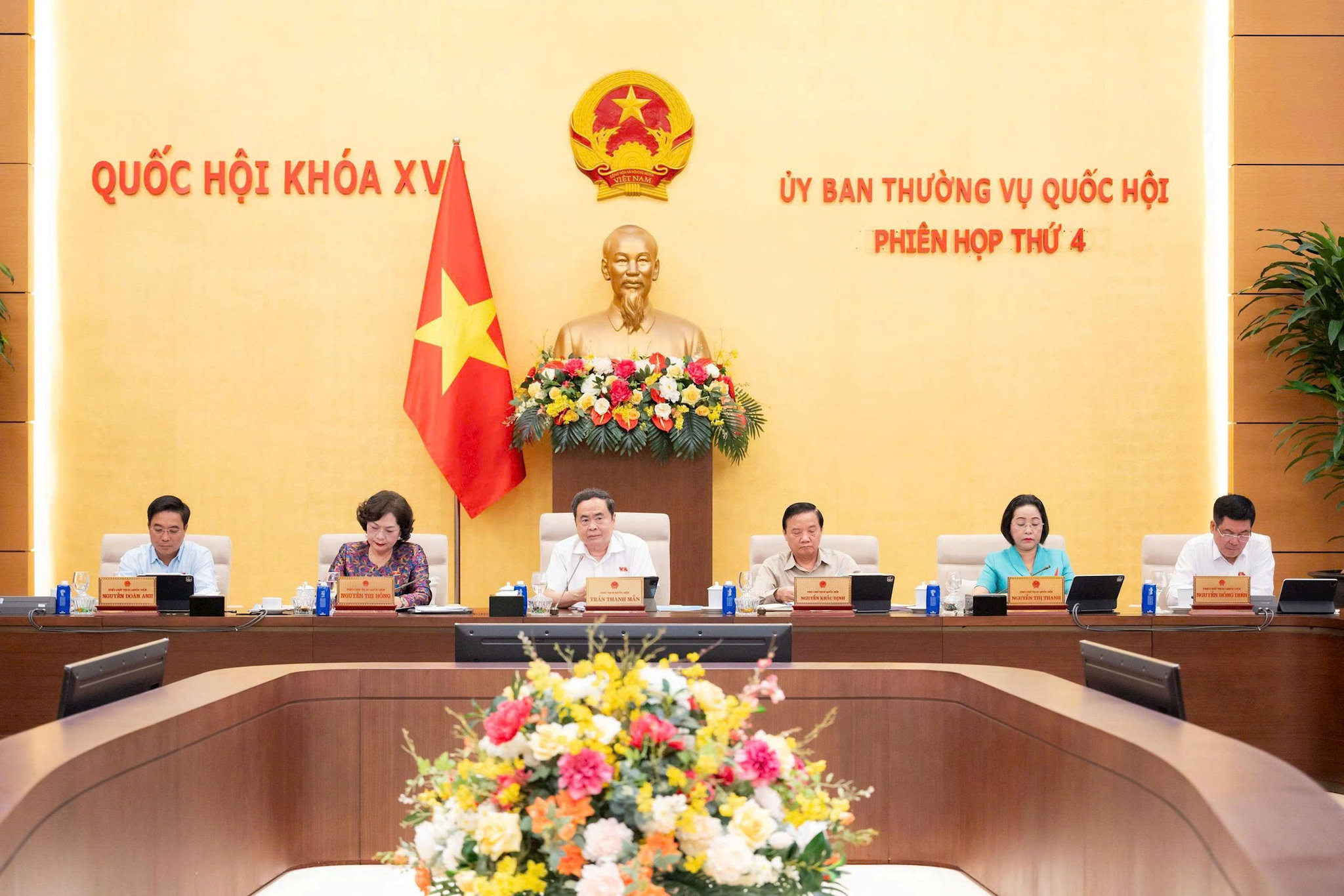 quoc-hoi-sang-14-7-10.jpg