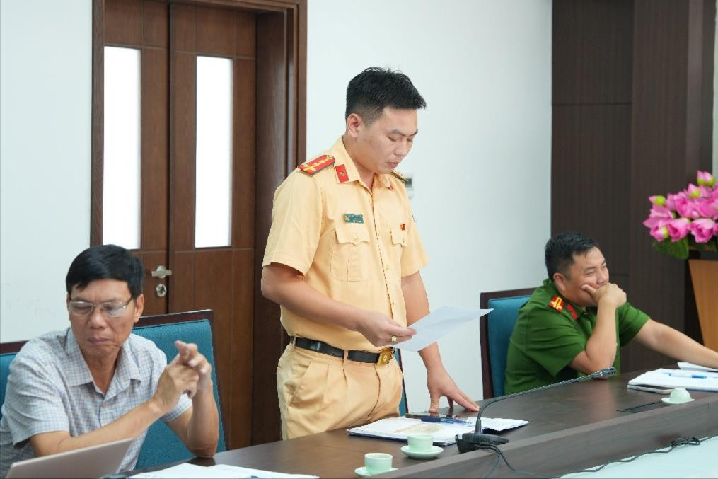 dai-bieu-tham-luan.jpeg