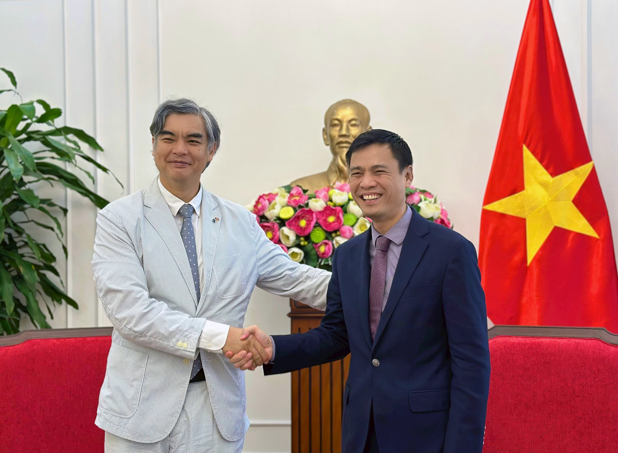 thu-truong-dang-hoang-giang-tiep-ds-eu-tai-asean.jpg