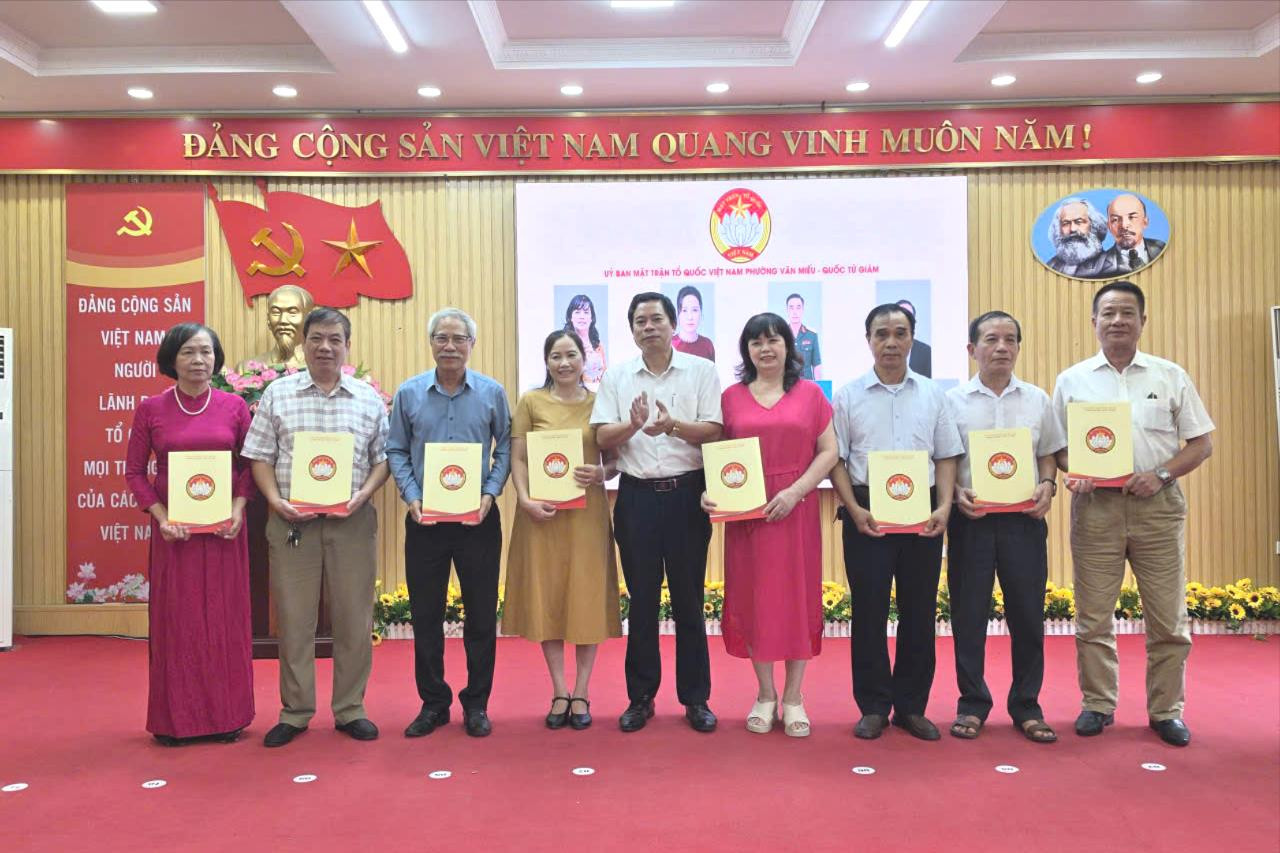trao-quyet-dinh-3.jpg