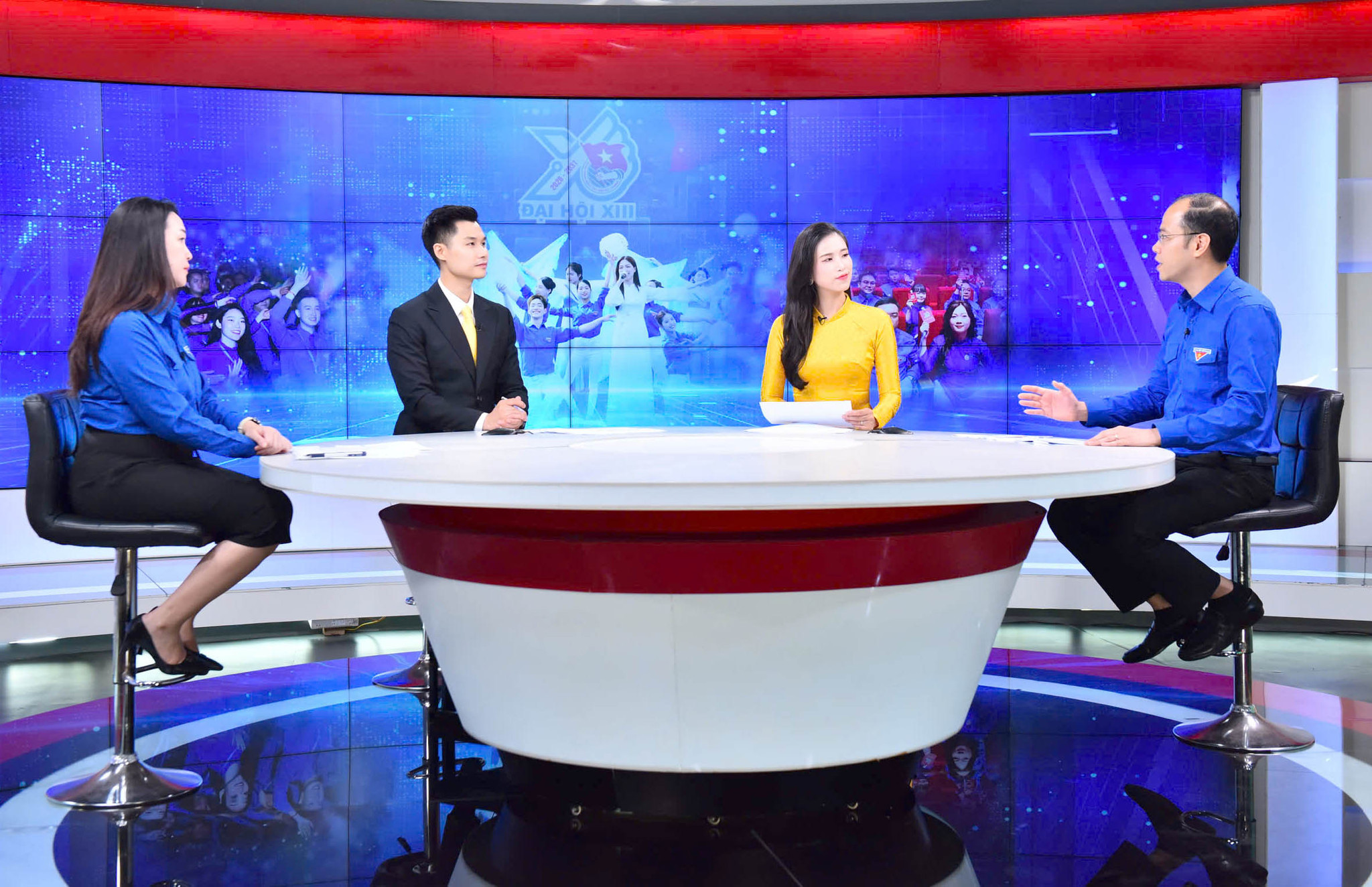 cac-khach-moi-trao-doi-tai-chuong-trinh-ha-noi-chuyen-dong-tuoi-tre-sang-tao-tien-phong-hanh-dong-do-co-quan-bao-va-phat-thanh-truyen-hinh-ha-noi-to-chuc.-anh-phan-anh.jpg