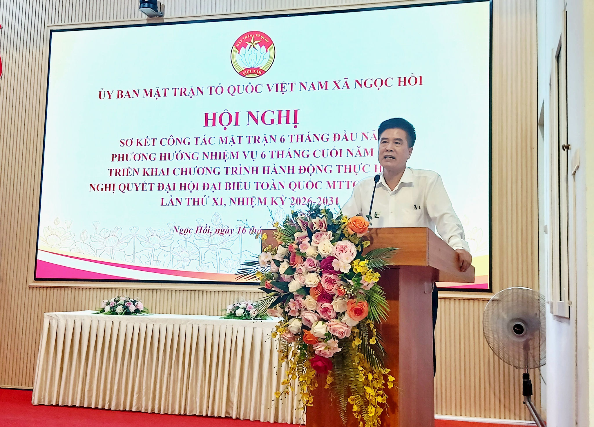 Chủ tịch Ủy ban MTTQ Việt Nam xã Ngọc Hồi Vũ Hồng Khanh phát biểu tại hội nghị. Ảnh: Hoàng Quyế